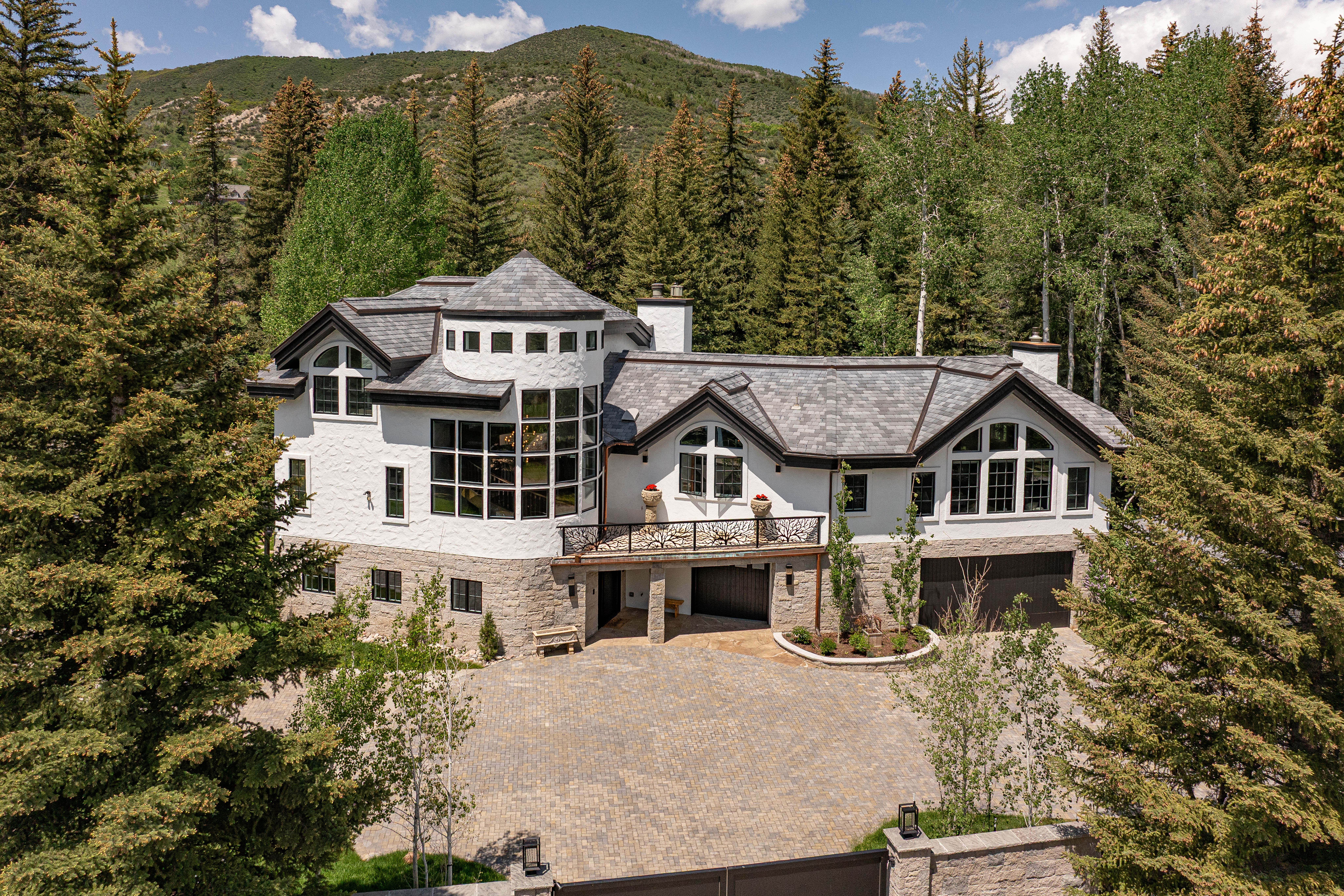  Meticulously Renovated Mountain Estate - 物件實景