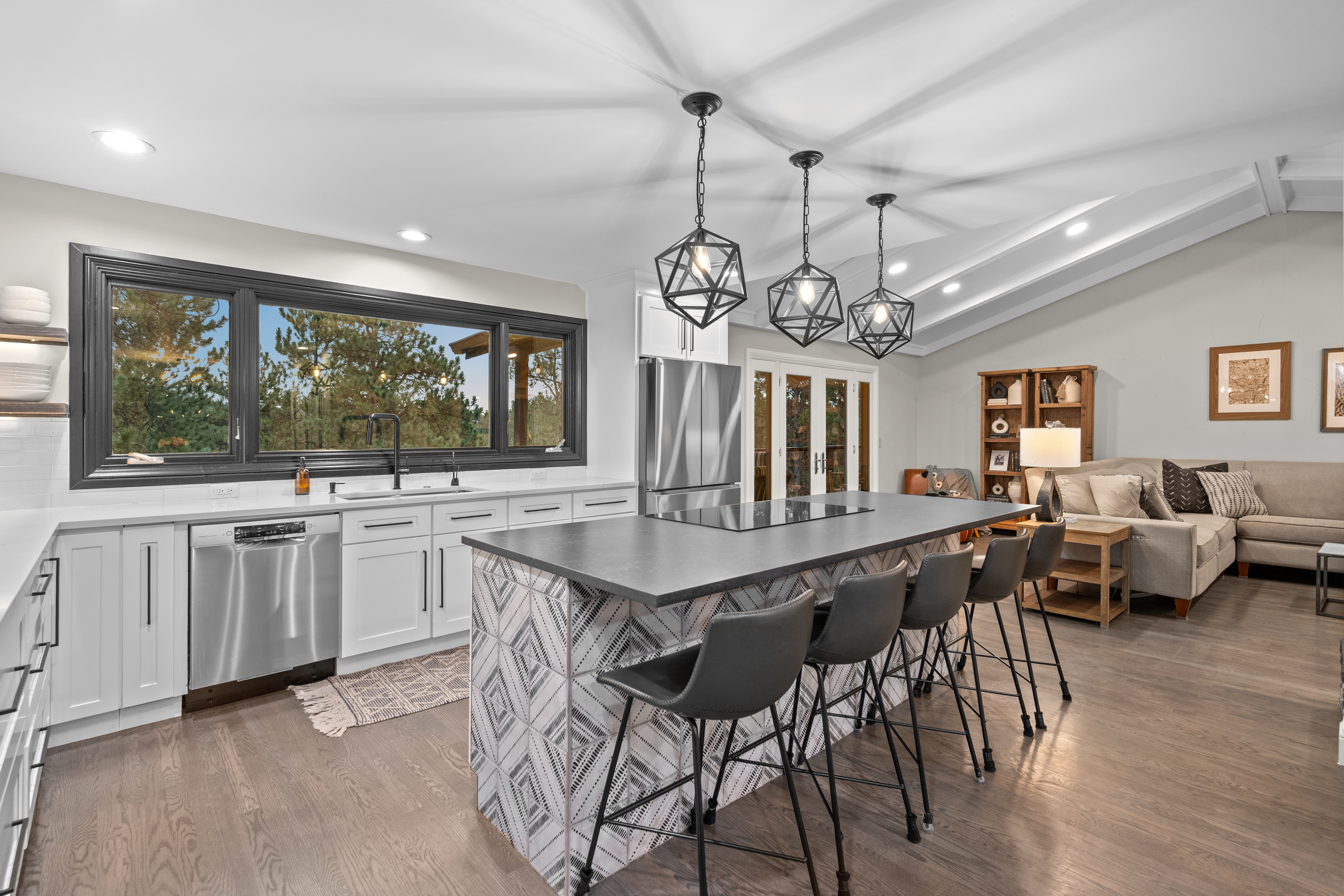  Meticulously Renovated Home in Hiwan with Sophisticated Take on Mountain Living - 物件實景