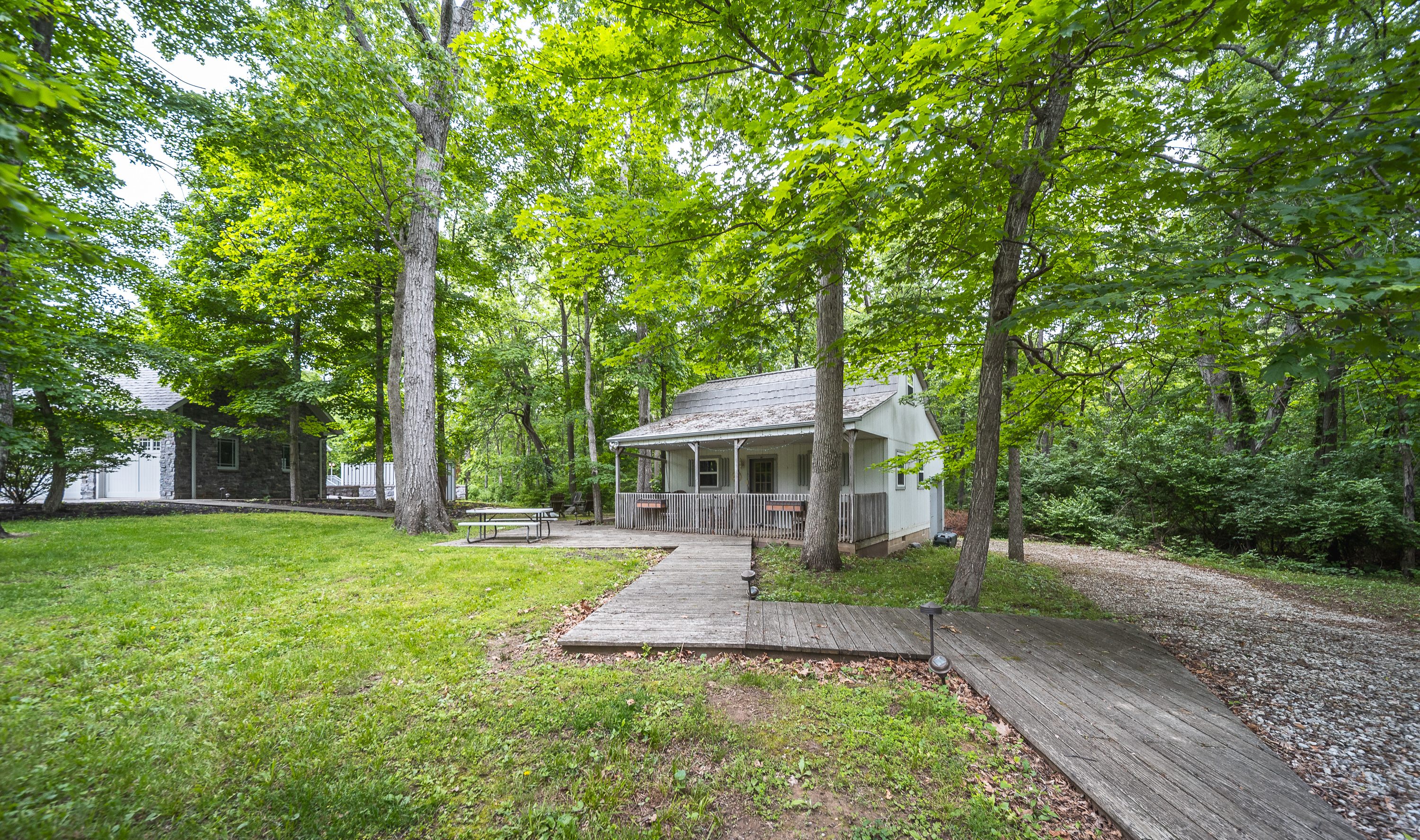  Stunning Prairie-Inspired Estate on 16 Acres of Scenic Woodlands - 物件實景