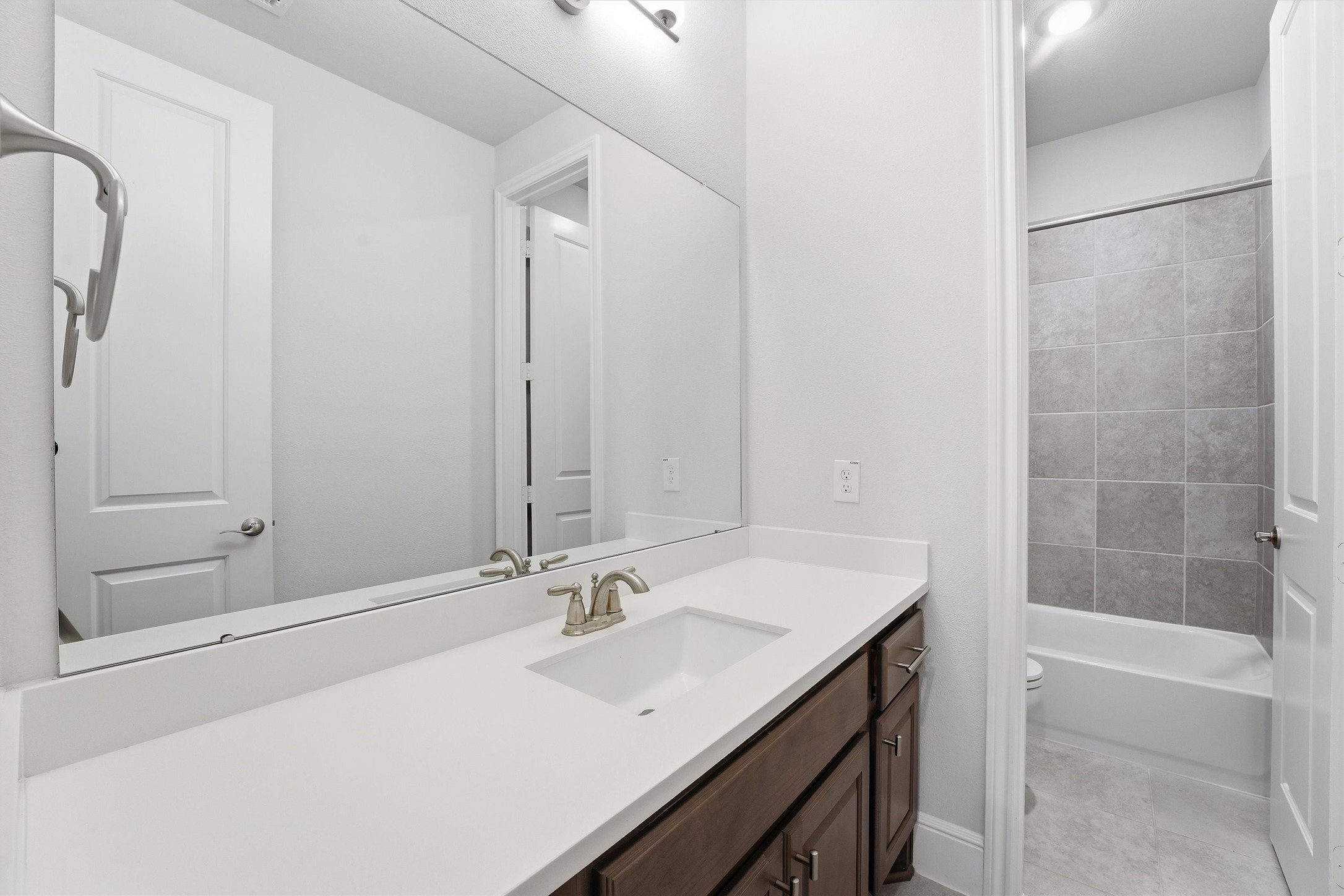  18011 Zagranski Cedar - 物件實景