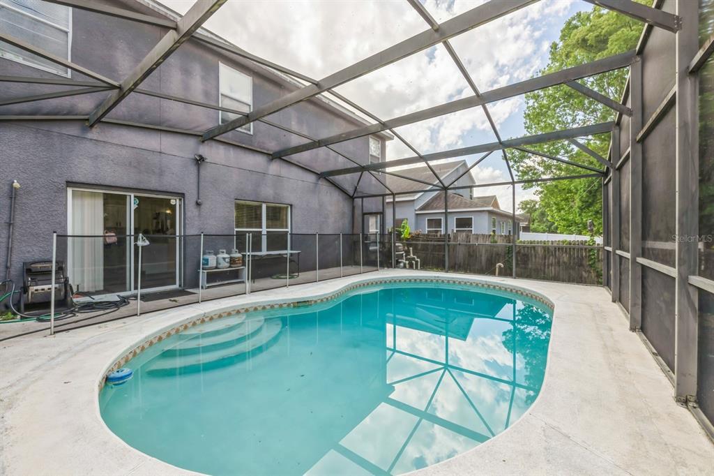 Longwood, Florida, 32750, United States, 6 Bedrooms Bedrooms, ,4 BathroomsBathrooms,Residential,For Sale,1896627