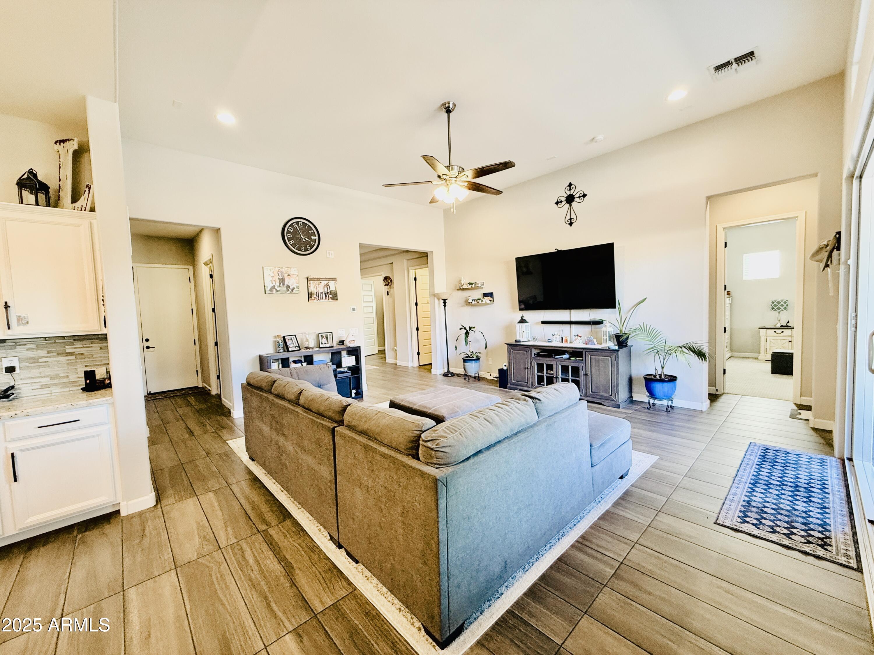 Litchfield Park, Arizona, 85340, United States, 3 Bedrooms Bedrooms, ,3 BathroomsBathrooms,Residential,For Sale,1989553