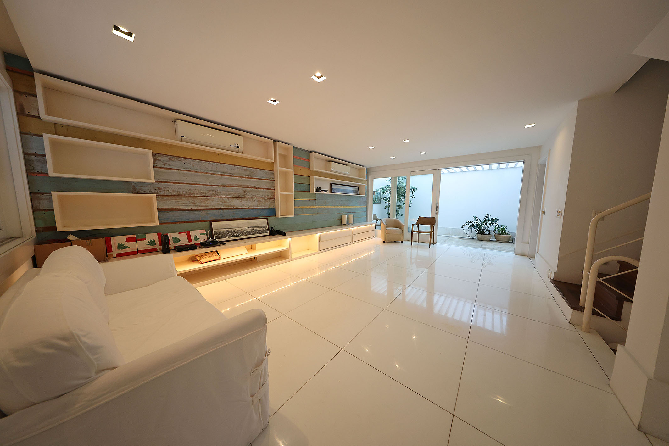  Residence near the beach on a gated street with 24-hour security - 物件實景