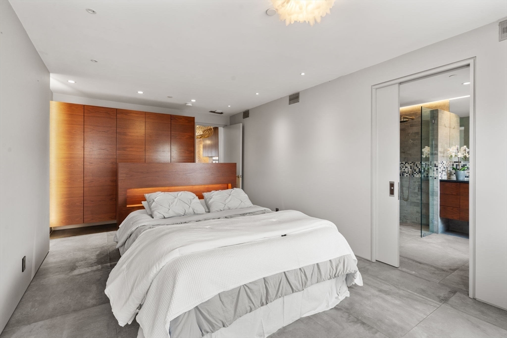 Boston, Massachusetts, 02115, United States, 2 Bedrooms Bedrooms, ,3 BathroomsBathrooms,Residential,For Sale,1818698