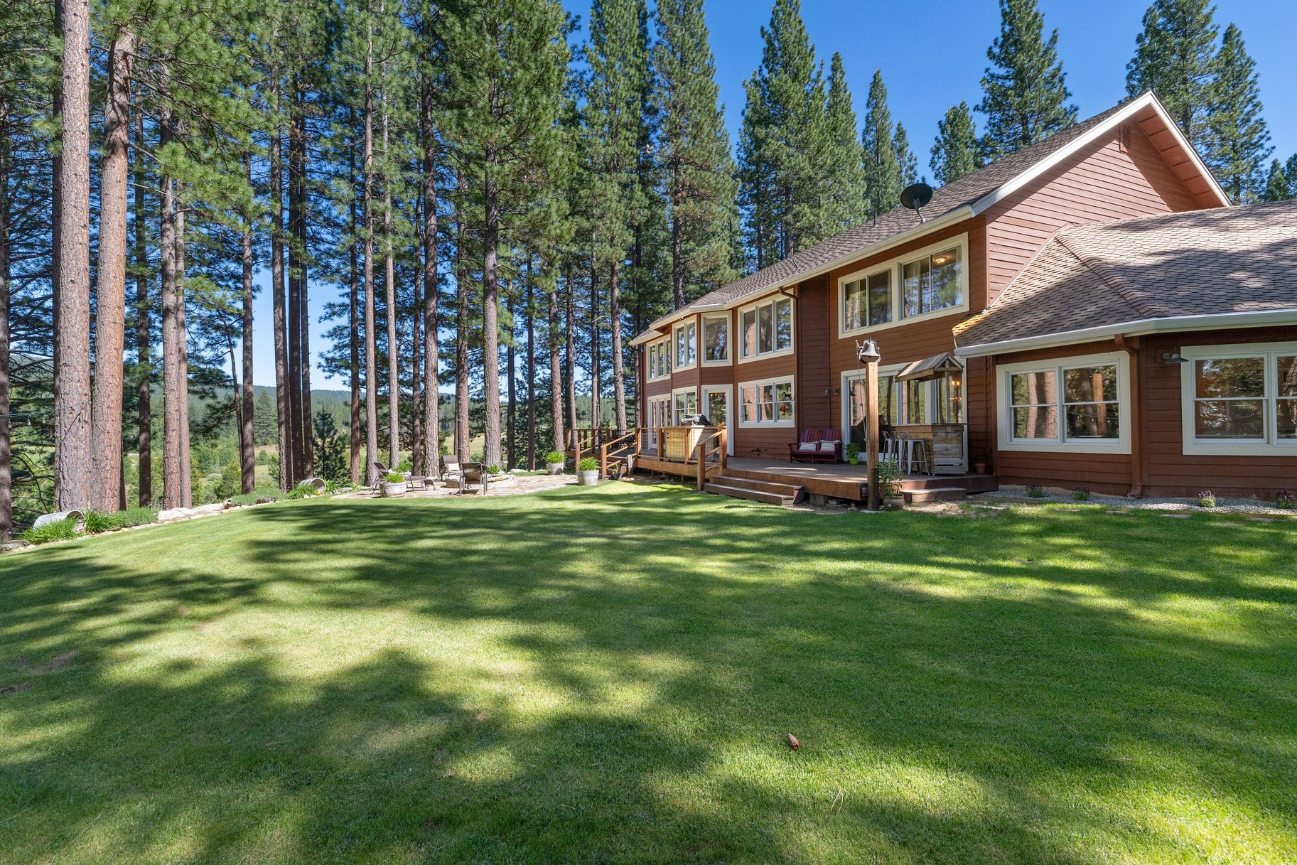  Hilltop Whitehawk Ranch Estate with Sweeping Meadow, Pond & Mountain Views - 物件實景