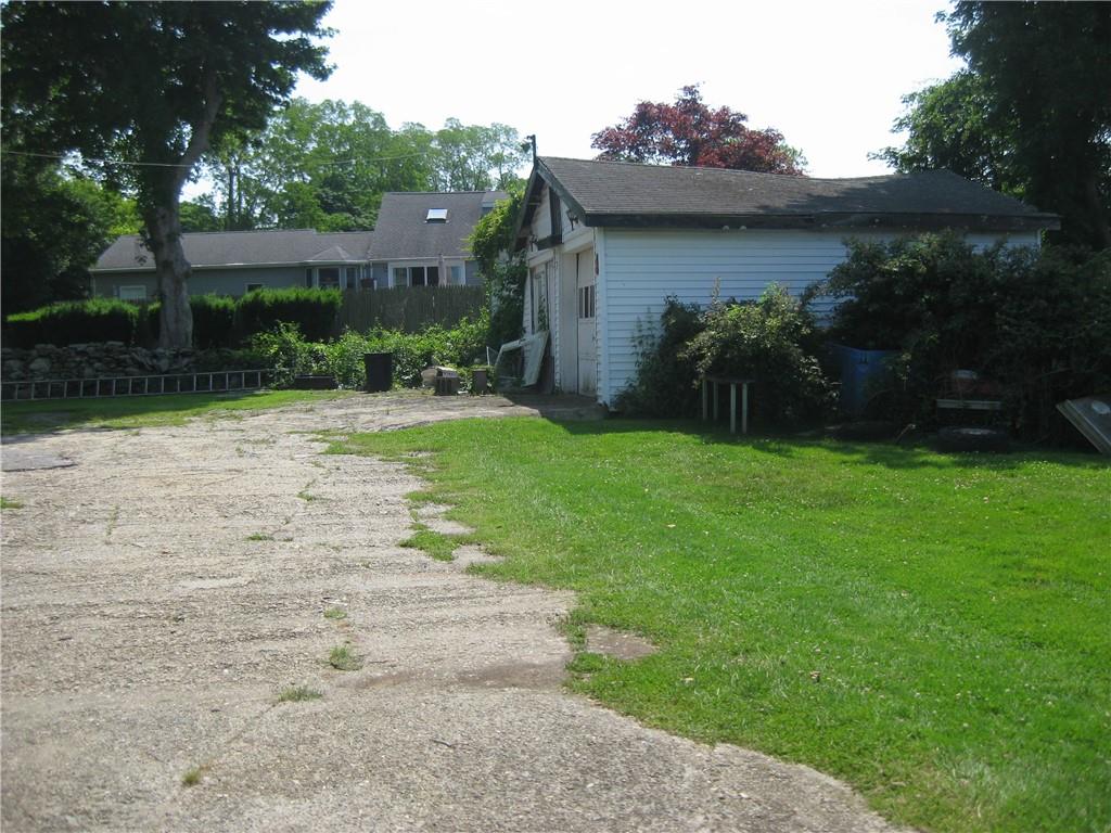 Middletown, Rhode Island, 02842, United States, 4 Bedrooms Bedrooms, ,2 BathroomsBathrooms,Residential,For Sale,1984430