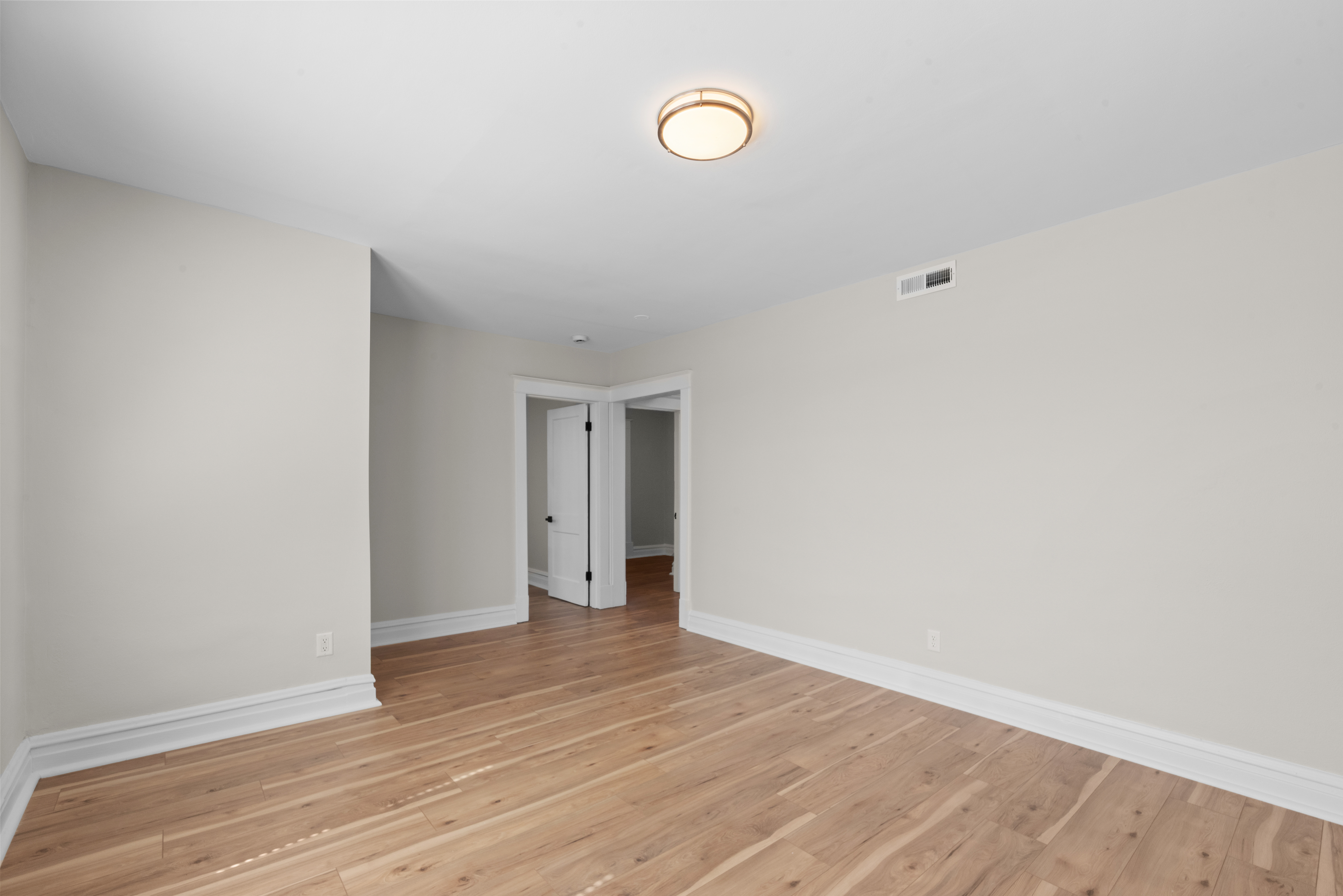  Renovated Richmond Heights Two-Family - 物件實景