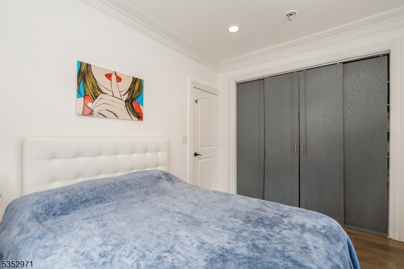 Ridgefield Boro, New Jersey, 07657, United States, 3 Bedrooms Bedrooms, ,2 BathroomsBathrooms,Residential,For Sale,1907428