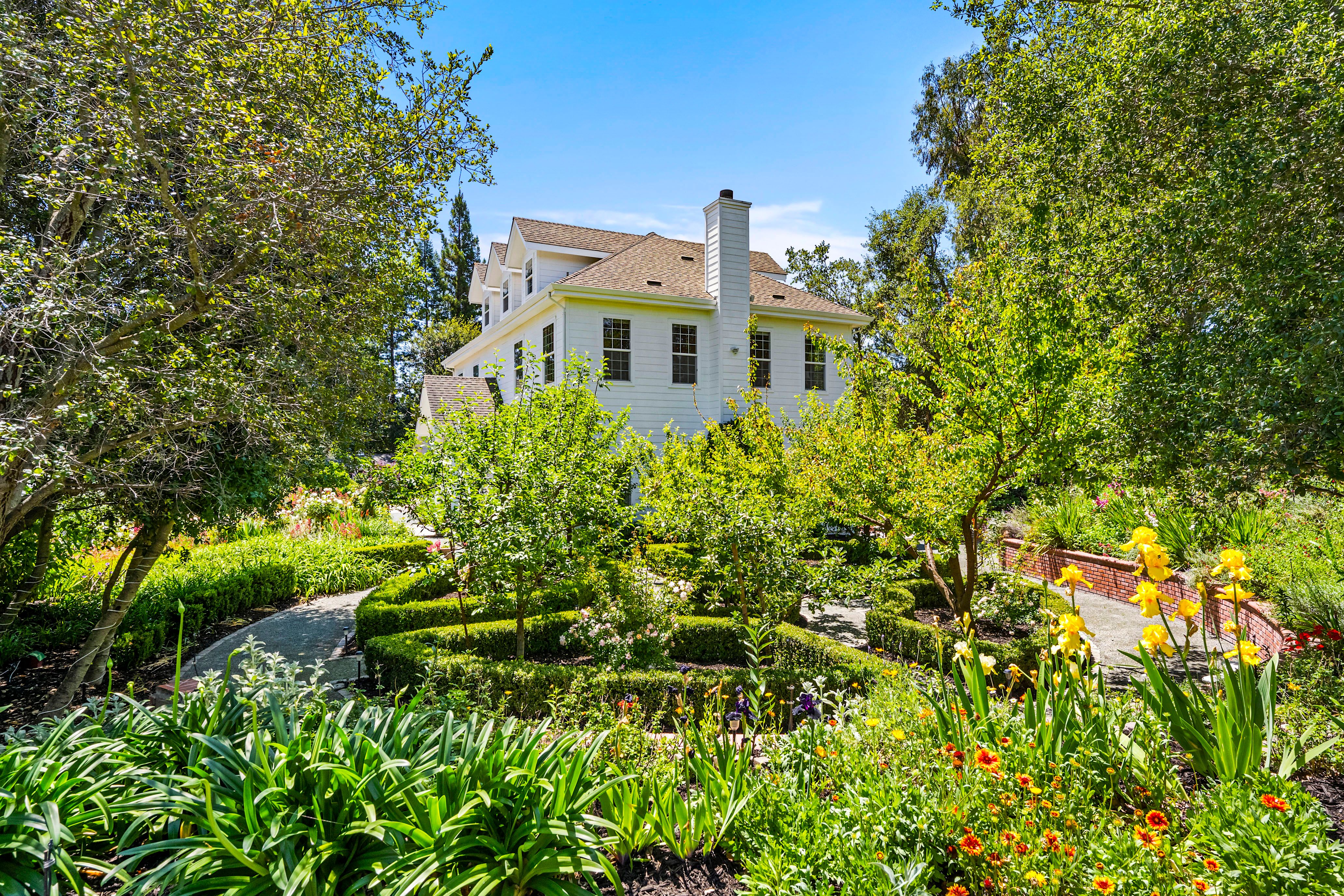  Grand Georgia Colonial Estate with Luxurious Designer Finishes - 物件實景