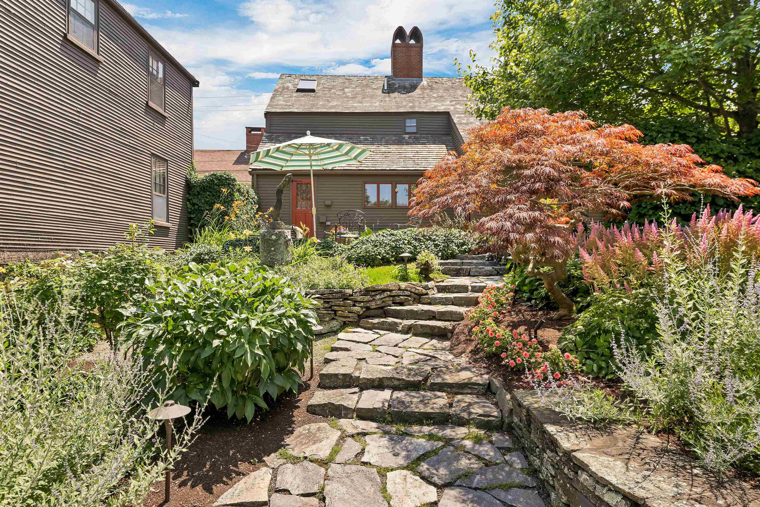 Portsmouth, New Hampshire, 03801, United States, 3 Bedrooms Bedrooms, ,1 BathroomBathrooms,Residential,For Sale,1919932