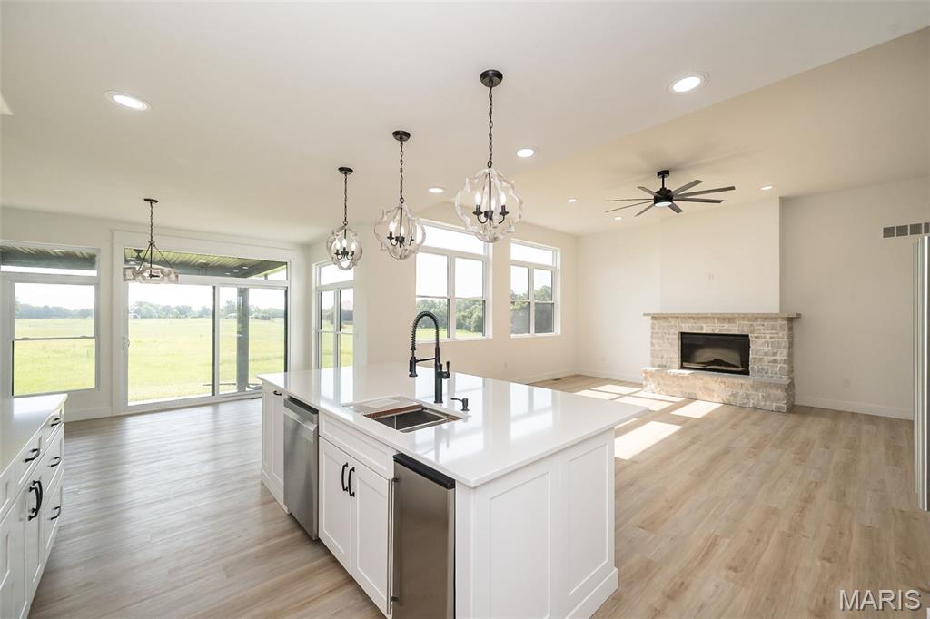 Troy, Missouri, 63379, United States, 4 Bedrooms Bedrooms, ,4 BathroomsBathrooms,Residential,For Sale,1913425