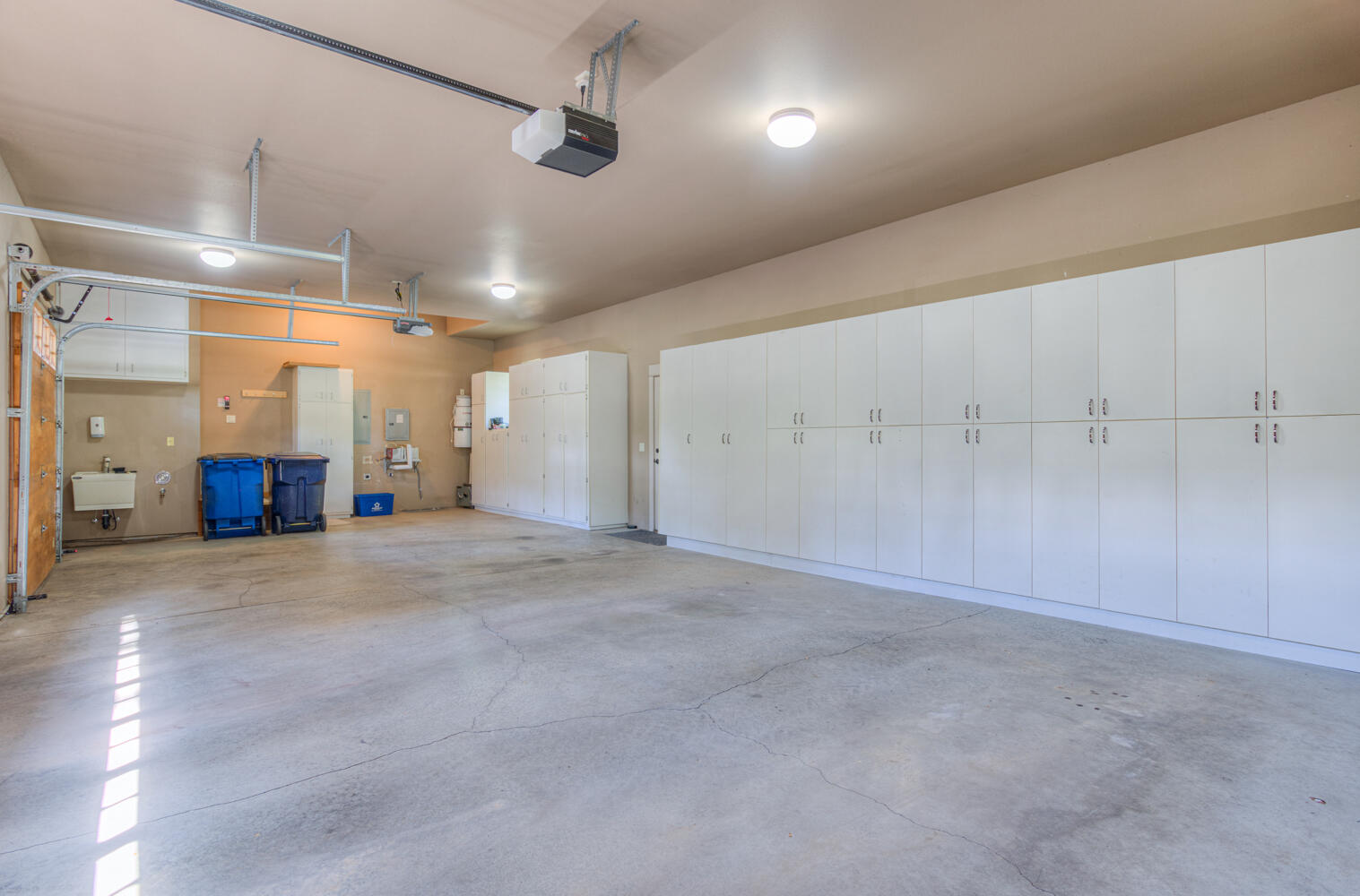 Bend, Oregon, 97703, United States, 4 Bedrooms Bedrooms, ,5 BathroomsBathrooms,Residential,For Sale,1979123