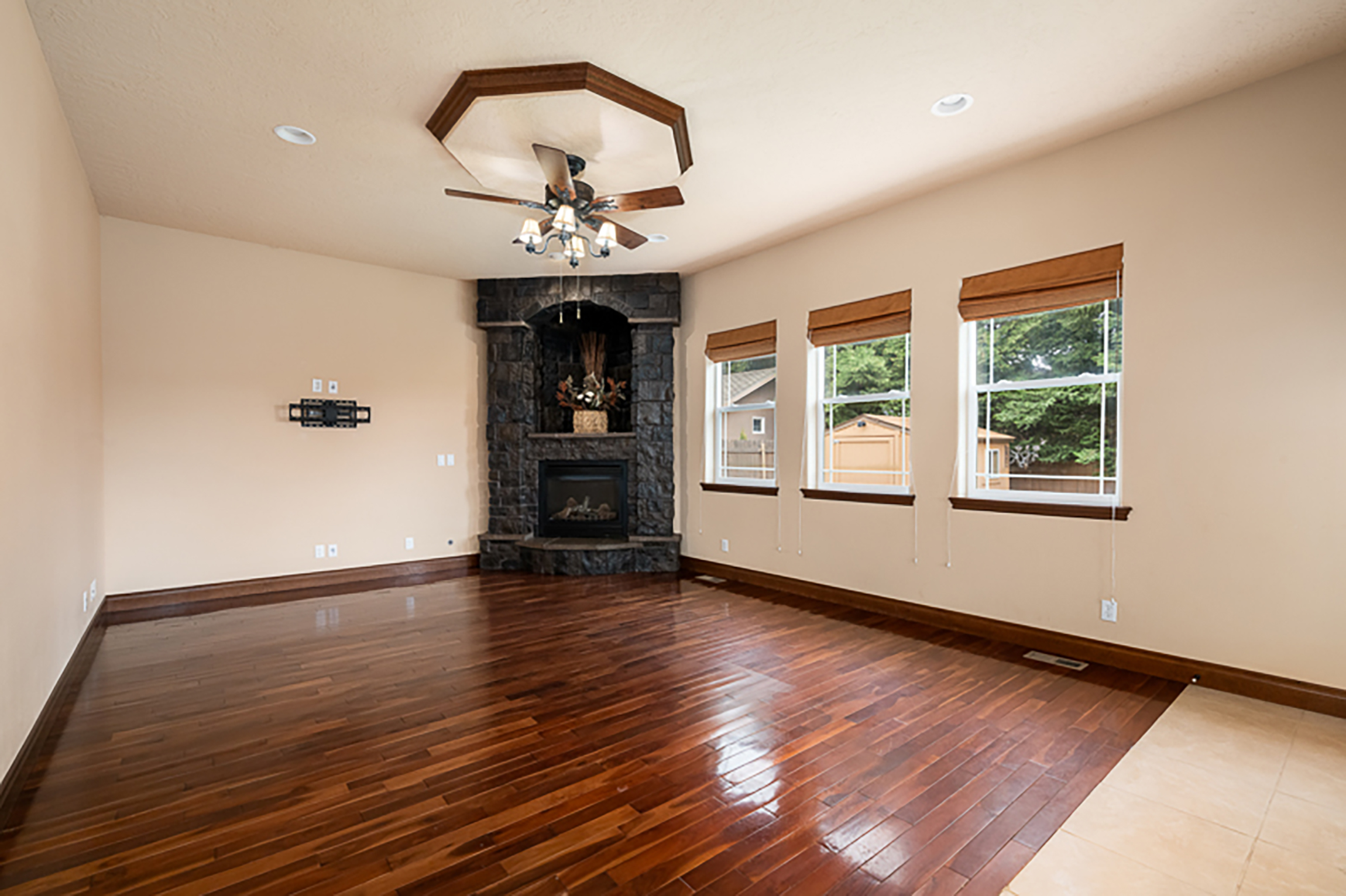  Canyon Lakes Highly Upgraded 1 Story Home - 物件實景