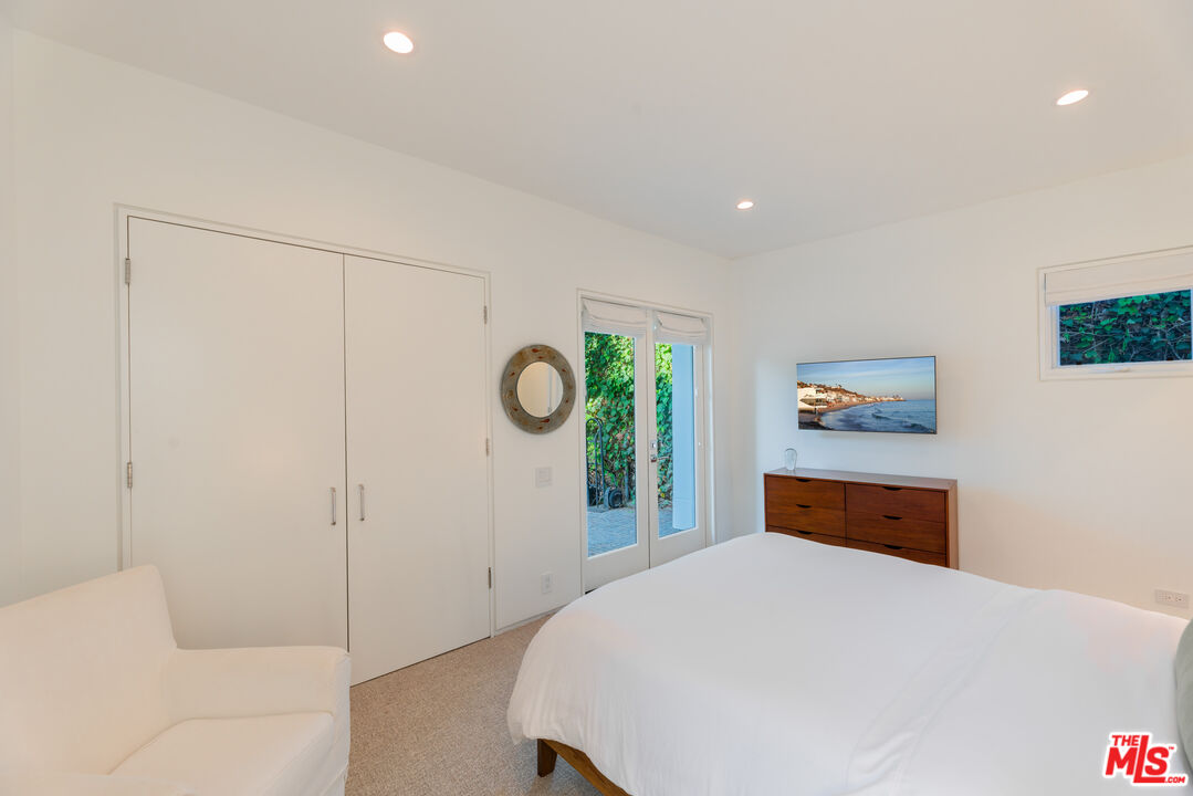 Malibu, California, 90265, United States, 4 Bedrooms Bedrooms, ,6 BathroomsBathrooms,Residential,For Sale,1912115