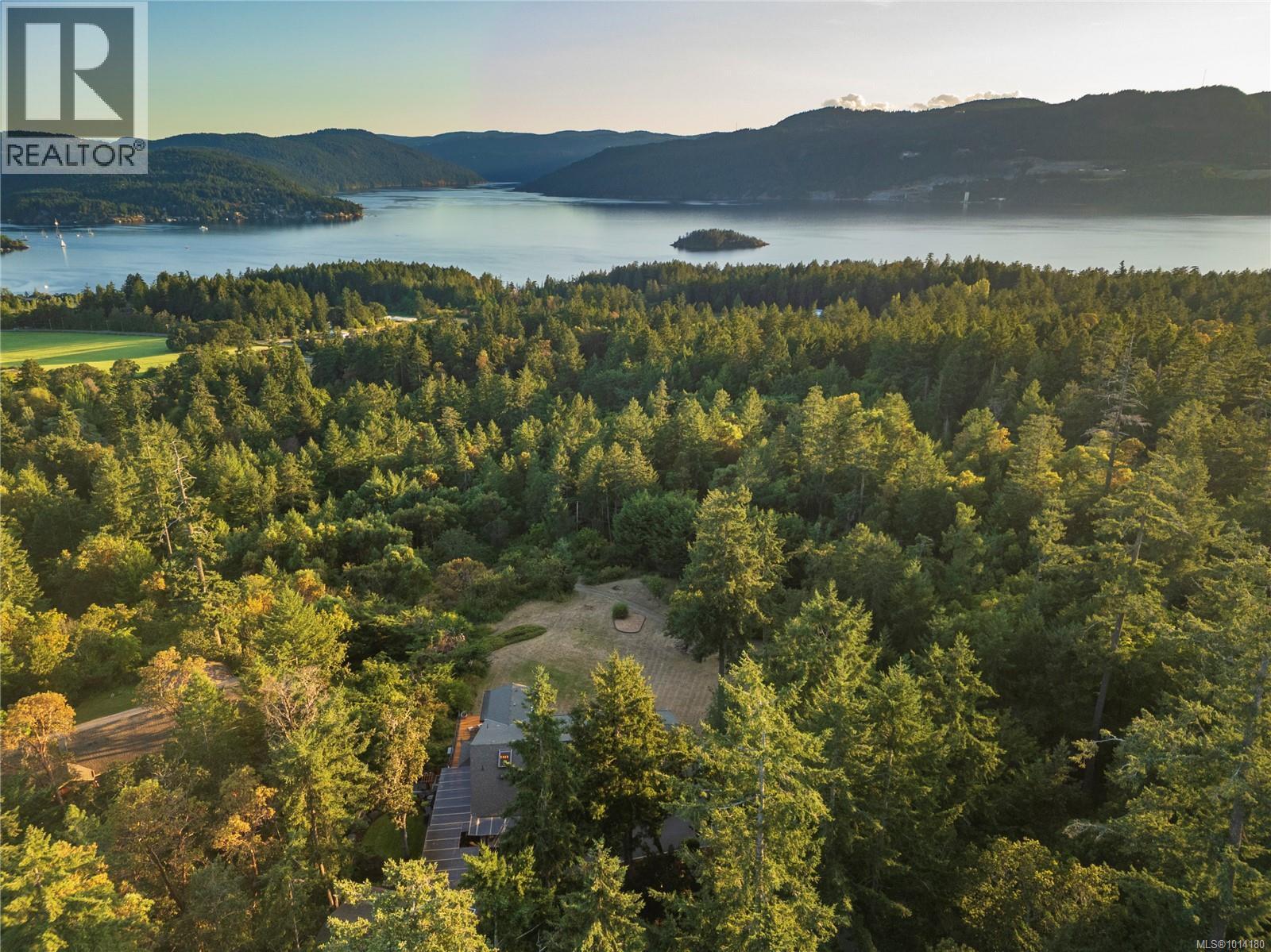 CENTRAL SAANICH, British Columbia, V8M 1S2, CA, 3 Bedrooms Bedrooms, ,4 BathroomsBathrooms,Residential,For Sale,1947352