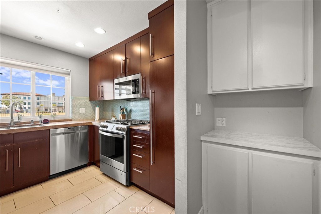 Costa Mesa, California, 92626, United States, 2 Bedrooms Bedrooms, ,2 BathroomsBathrooms,Residential,For Sale,1928708