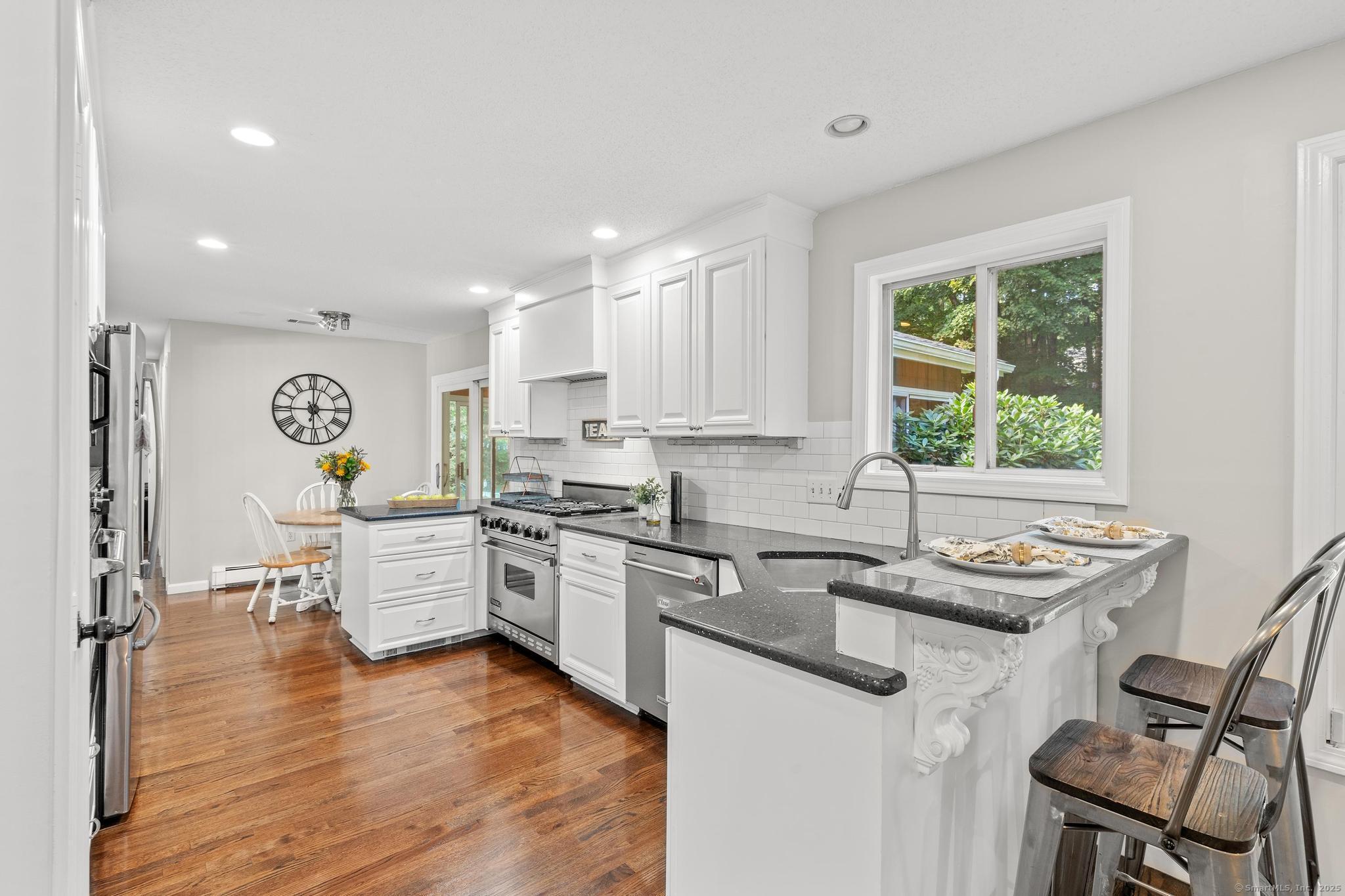 Simsbury, Connecticut, 06092, United States, 4 Bedrooms Bedrooms, ,3 BathroomsBathrooms,Residential,For Sale,1940650