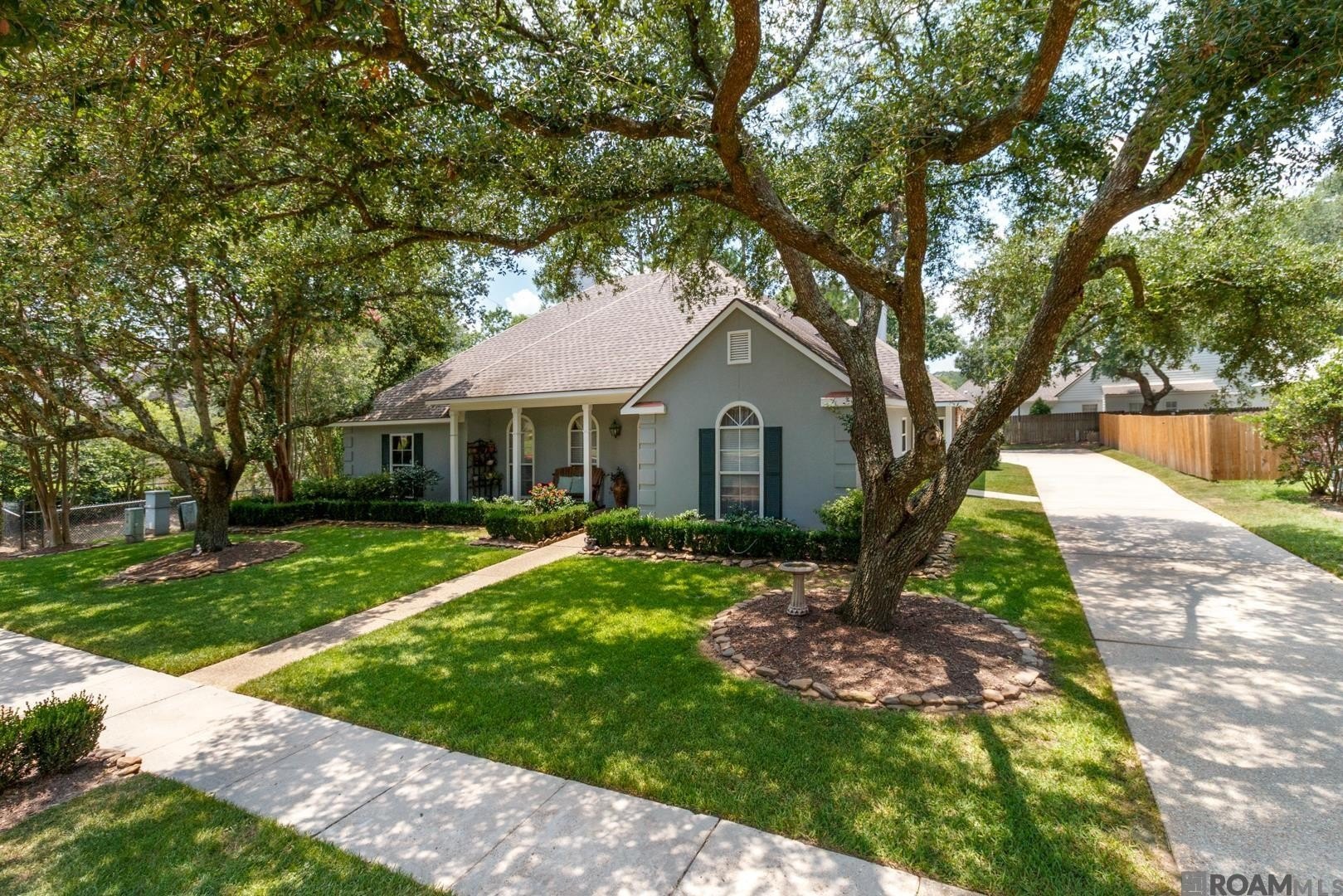 Baton Rouge, Louisiana, 70808, United States, 4 Bedrooms Bedrooms, ,3 BathroomsBathrooms,Residential,For Sale,1935637