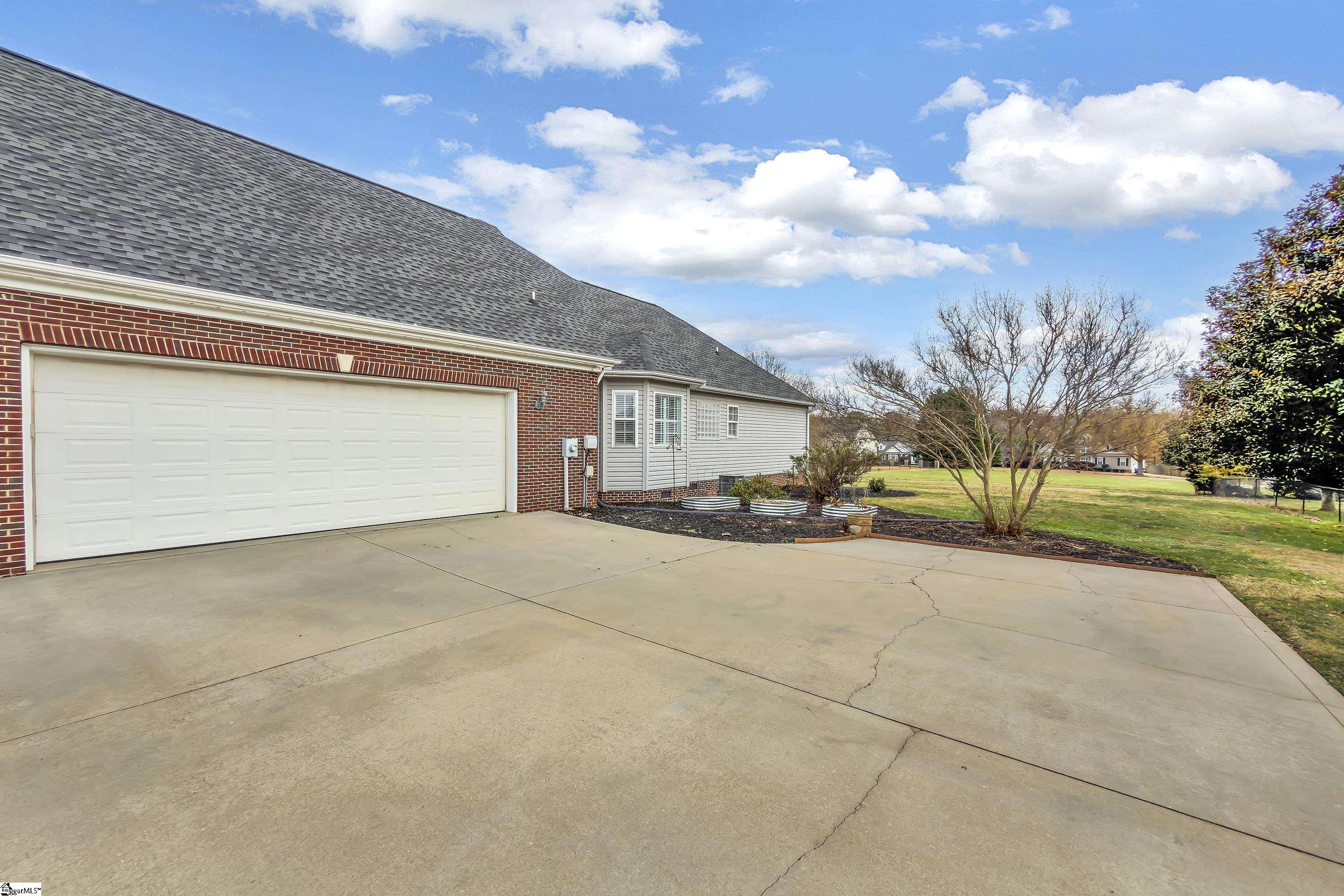 Greer, South Carolina, 29651, United States, 4 Bedrooms Bedrooms, ,4 BathroomsBathrooms,Residential,For Sale,1997137