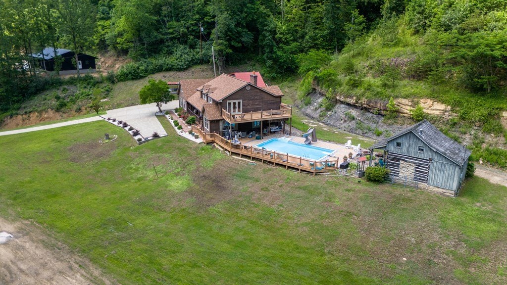 Prestonsburg, Kentucky, 41653, United States, 4 Bedrooms Bedrooms, ,5 BathroomsBathrooms,Residential,For Sale,2048061