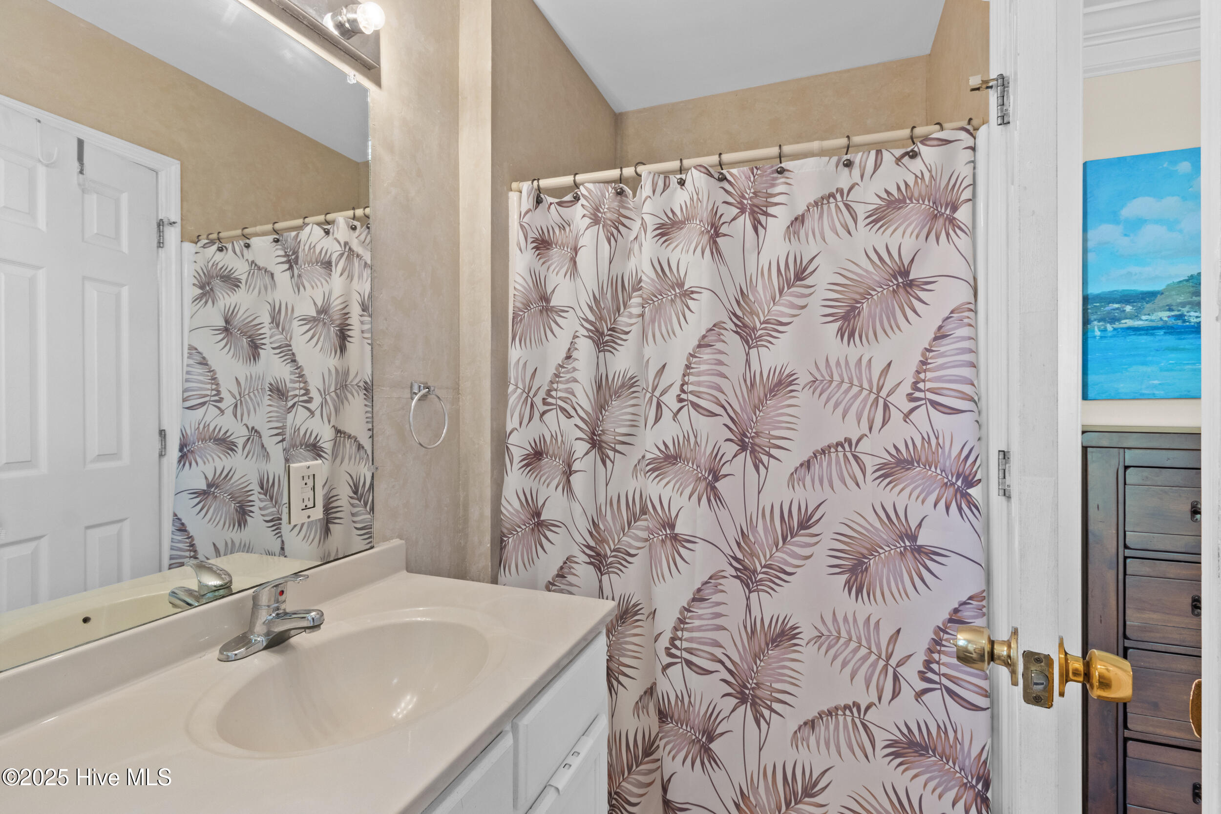 Carolina Beach, North Carolina, 28428, United States, 2 Bedrooms Bedrooms, ,2 BathroomsBathrooms,Residential,For Sale,1976420