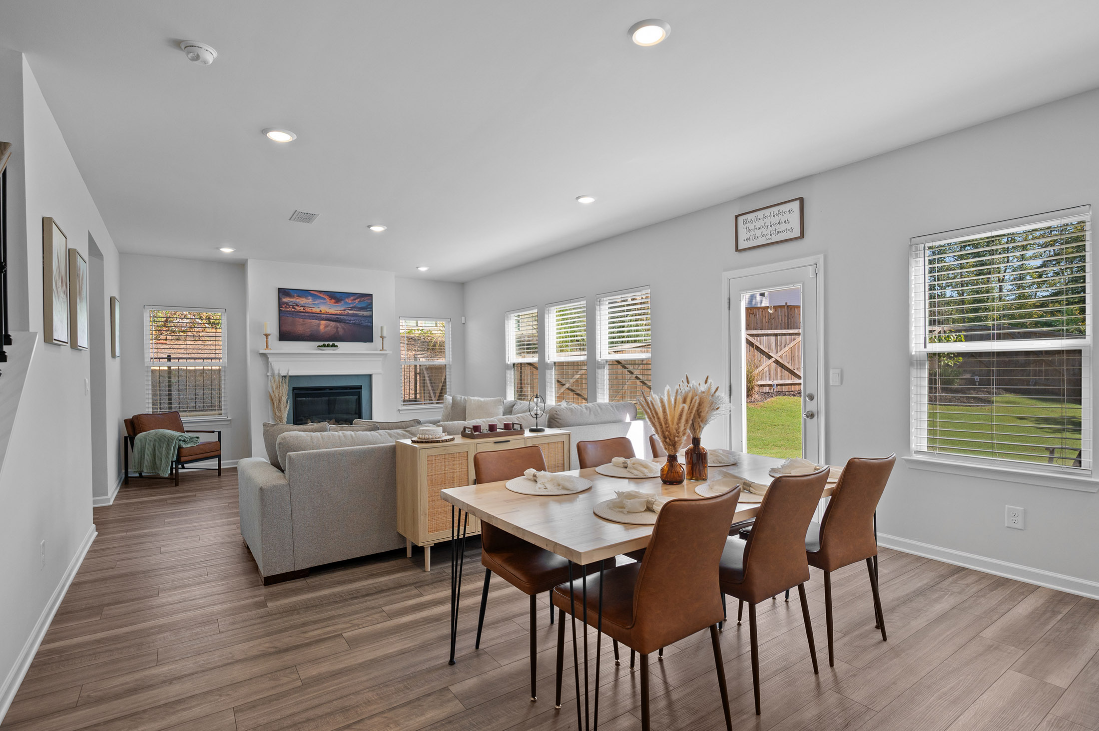  Move-In-Ready Living with a Home Office and Media Loft - 物件實景
