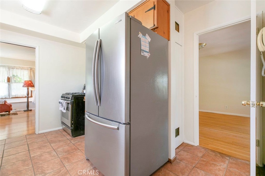 Van Nuys, California, 91405, United States, 2 Bedrooms Bedrooms, ,2 BathroomsBathrooms,Residential,For Sale,1941030