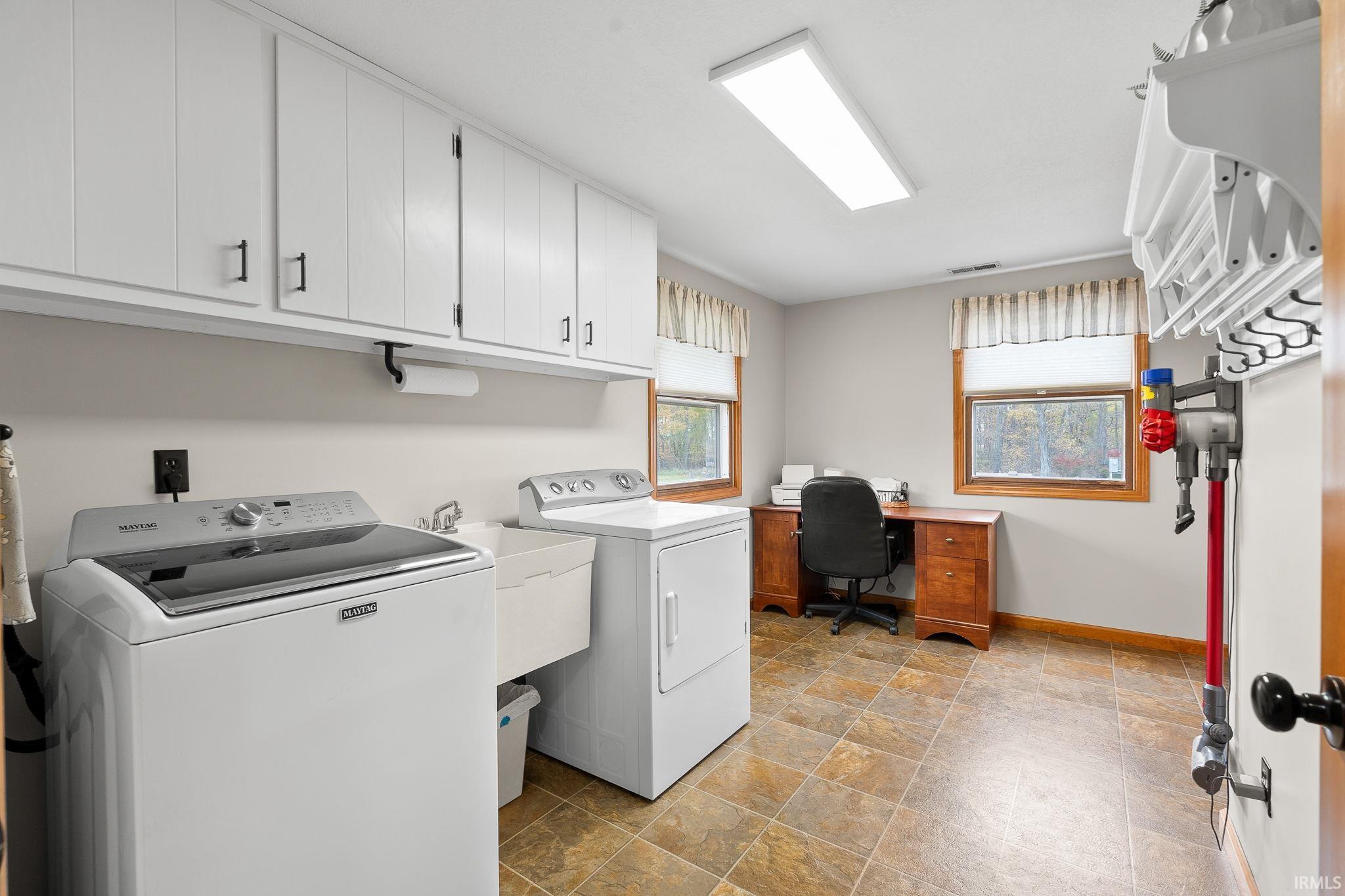 Angola, Indiana, 46703, United States, 3 Bedrooms Bedrooms, ,2 BathroomsBathrooms,Residential,For Sale,1986124