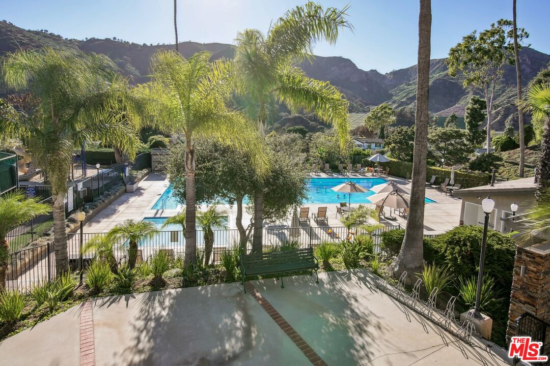 Pacific Palisades, California, 90272, United States, 4 Bedrooms Bedrooms, ,3 BathroomsBathrooms,Residential,For Sale,1989608