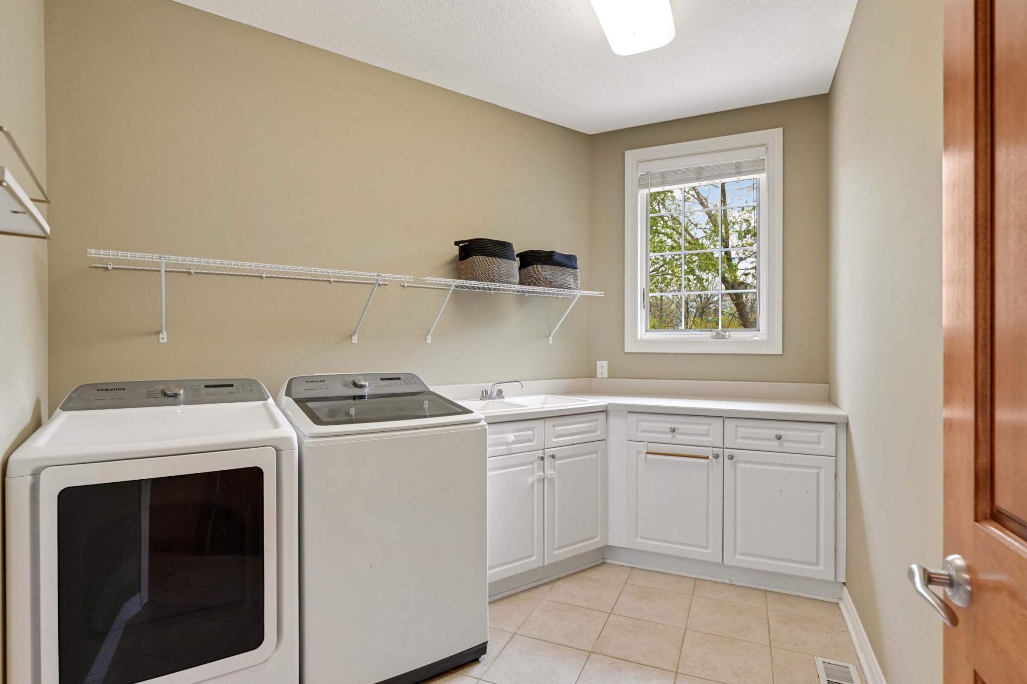 Woodbury, Minnesota, 55129, United States, 5 Bedrooms Bedrooms, ,5 BathroomsBathrooms,Residential,For Sale,1989522