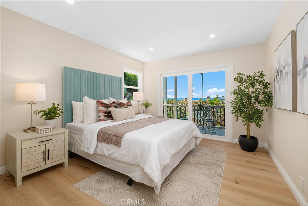 Laguna Beach, California, 92651, United States, 2 Bedrooms Bedrooms, ,3 BathroomsBathrooms,Residential,For Sale,1998159