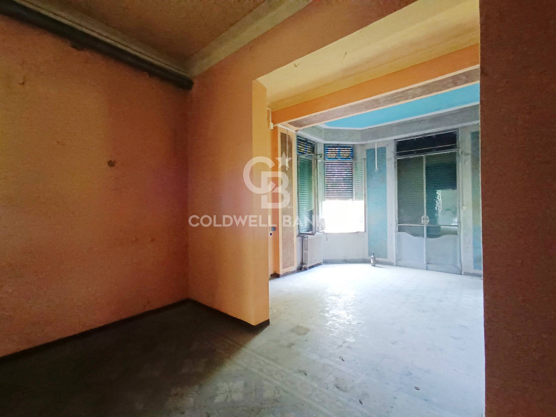 Lovere, Bergamo, 24065, IT, 9 Bedrooms Bedrooms, ,4 BathroomsBathrooms,Residential,For Sale,1796292