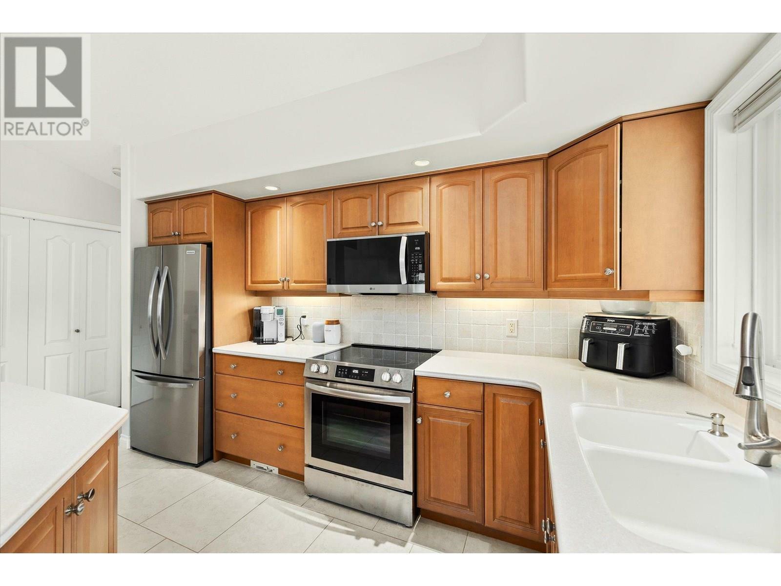 KELOWNA, British Columbia, V1W 4K9, CA, 4 Bedrooms Bedrooms, ,3 BathroomsBathrooms,Residential,For Sale,1865422
