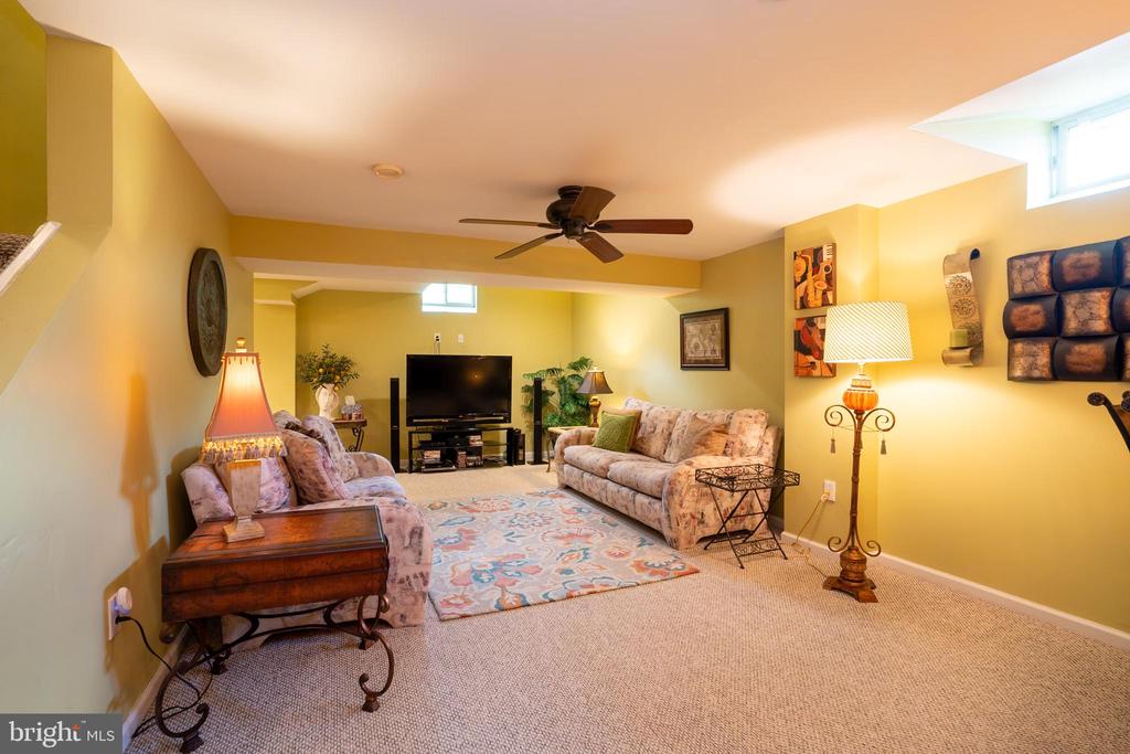 Monroe Township, New Jersey, 08831, United States, 5 Bedrooms Bedrooms, ,4 BathroomsBathrooms,Residential,For Sale,1895133