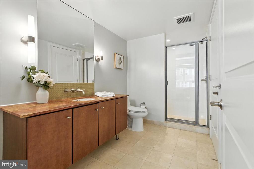 Washington, District of Columbia, 20003, United States, 2 Bedrooms Bedrooms, ,2 BathroomsBathrooms,Residential,For Sale,1974784