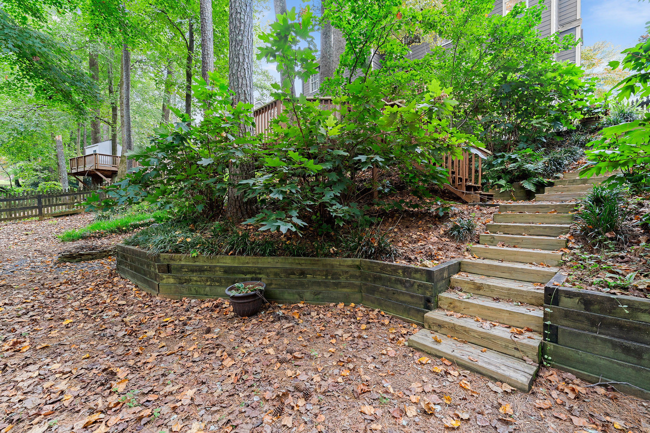  Beautifully Transformed Home in Lassiter School District - 物件實景