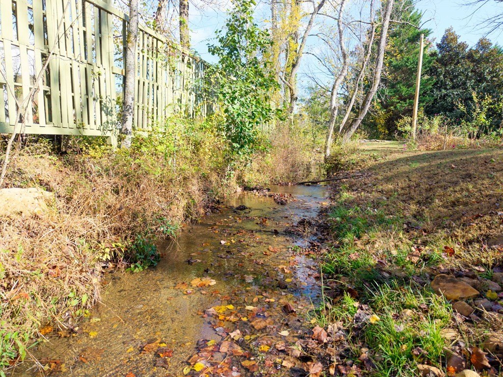 Brasstown, North Carolina, 28902, United States, 3 Bedrooms Bedrooms, ,3 BathroomsBathrooms,Residential,For Sale,1986118
