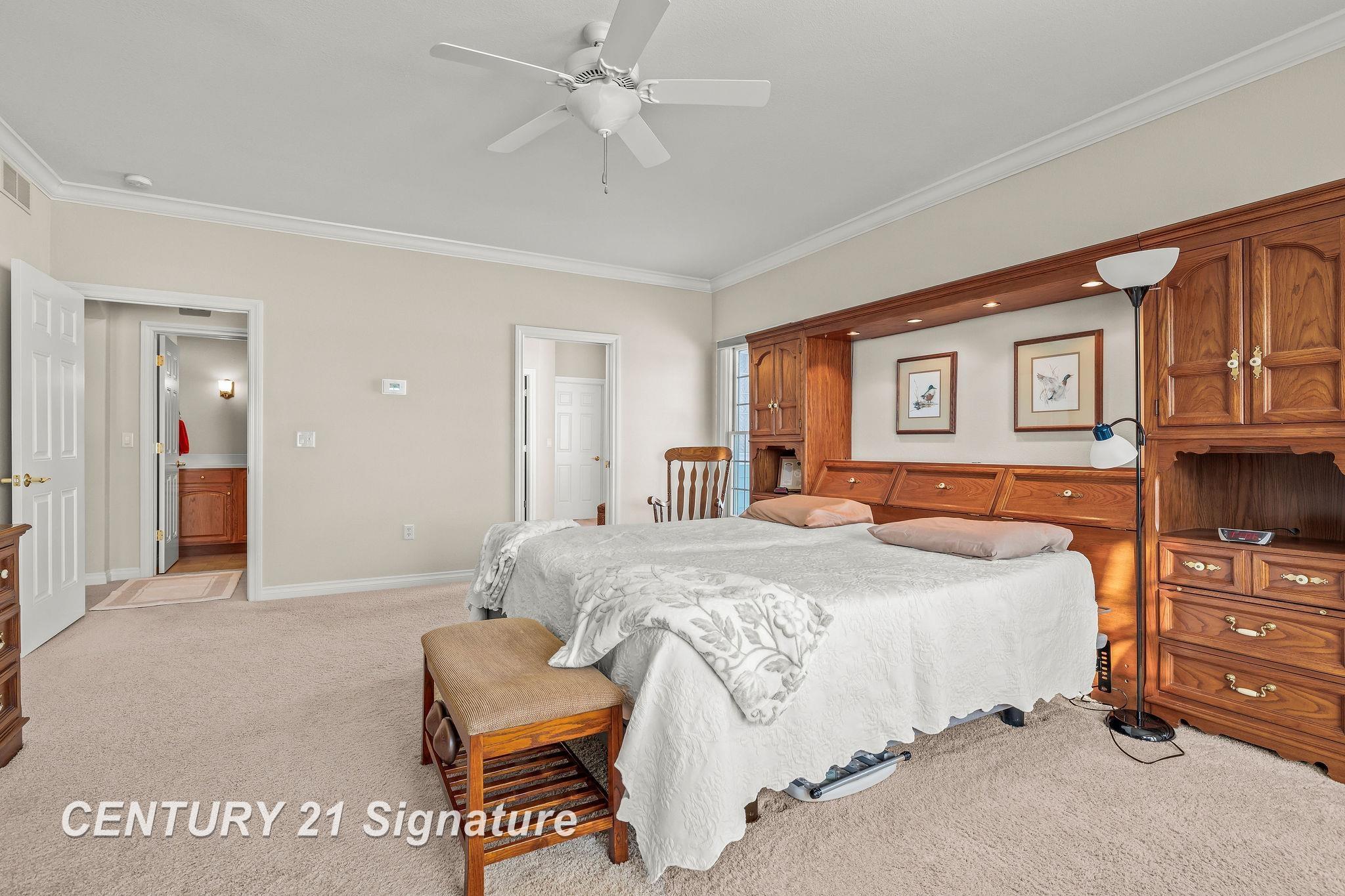 Freeland, Michigan, 48623, United States, 5 Bedrooms Bedrooms, ,4 BathroomsBathrooms,Residential,For Sale,1973671