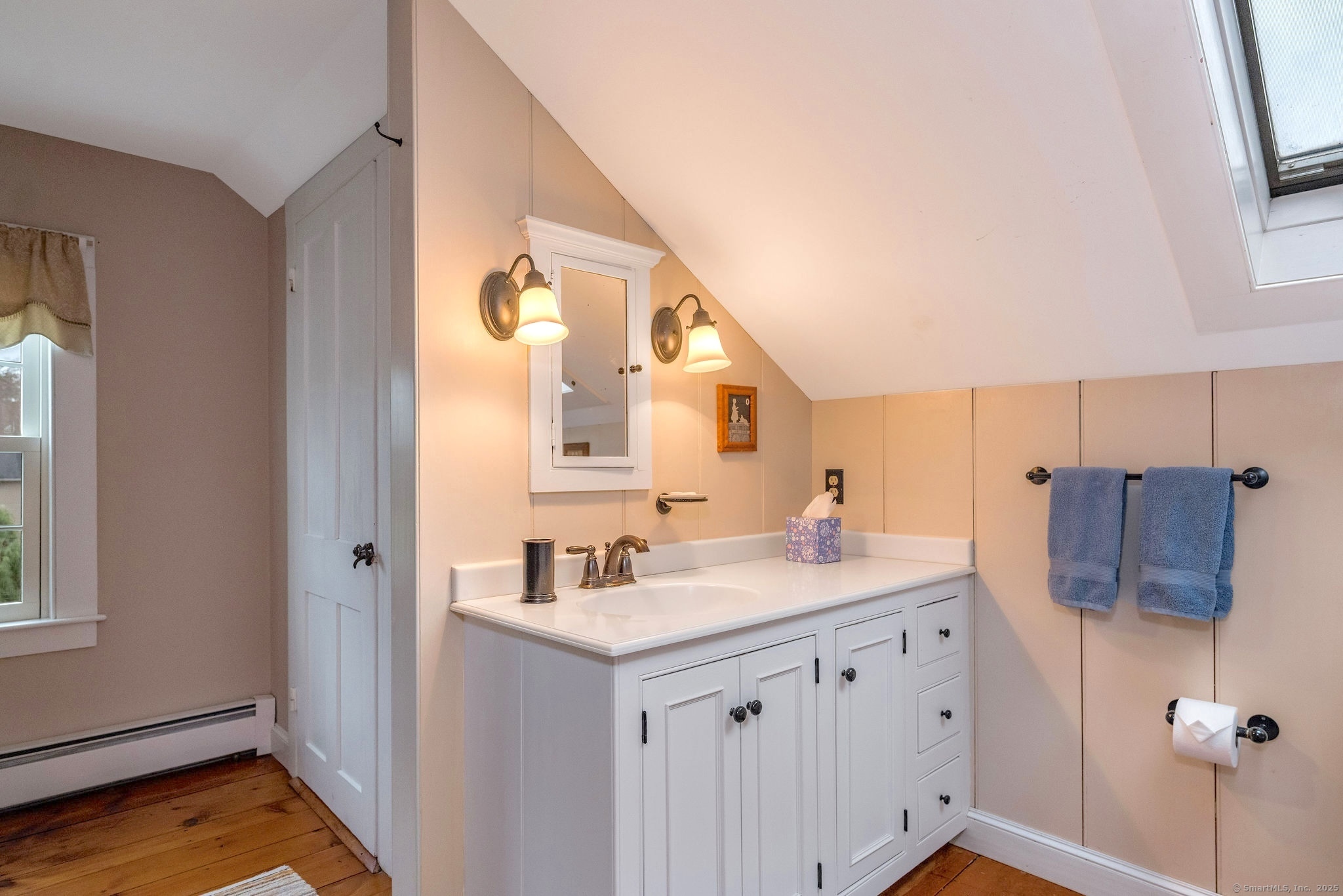 Old Lyme, Connecticut, 06371, United States, 4 Bedrooms Bedrooms, ,2 BathroomsBathrooms,Residential,For Sale,1998441