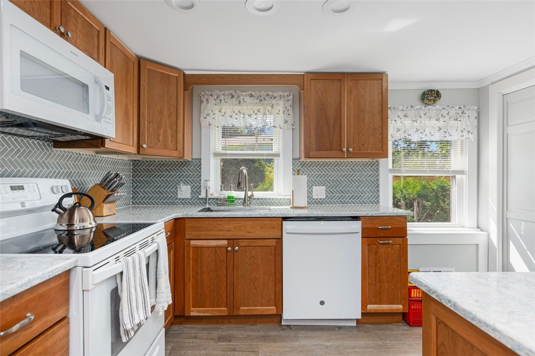 North Kingstown, Rhode Island, 02852, United States, 3 Bedrooms Bedrooms, ,2 BathroomsBathrooms,Residential,For Sale,1960458
