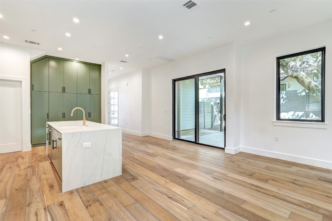 Austin, Texas, 78704, United States, 2 Bedrooms Bedrooms, ,3 BathroomsBathrooms,Residential,For Sale,1848594