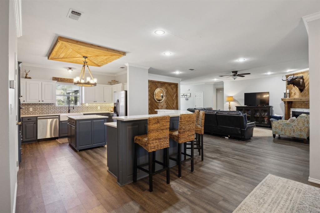 Quinlan, Texas, 75474, United States, 5 Bedrooms Bedrooms, ,3 BathroomsBathrooms,Residential,For Sale,1828402