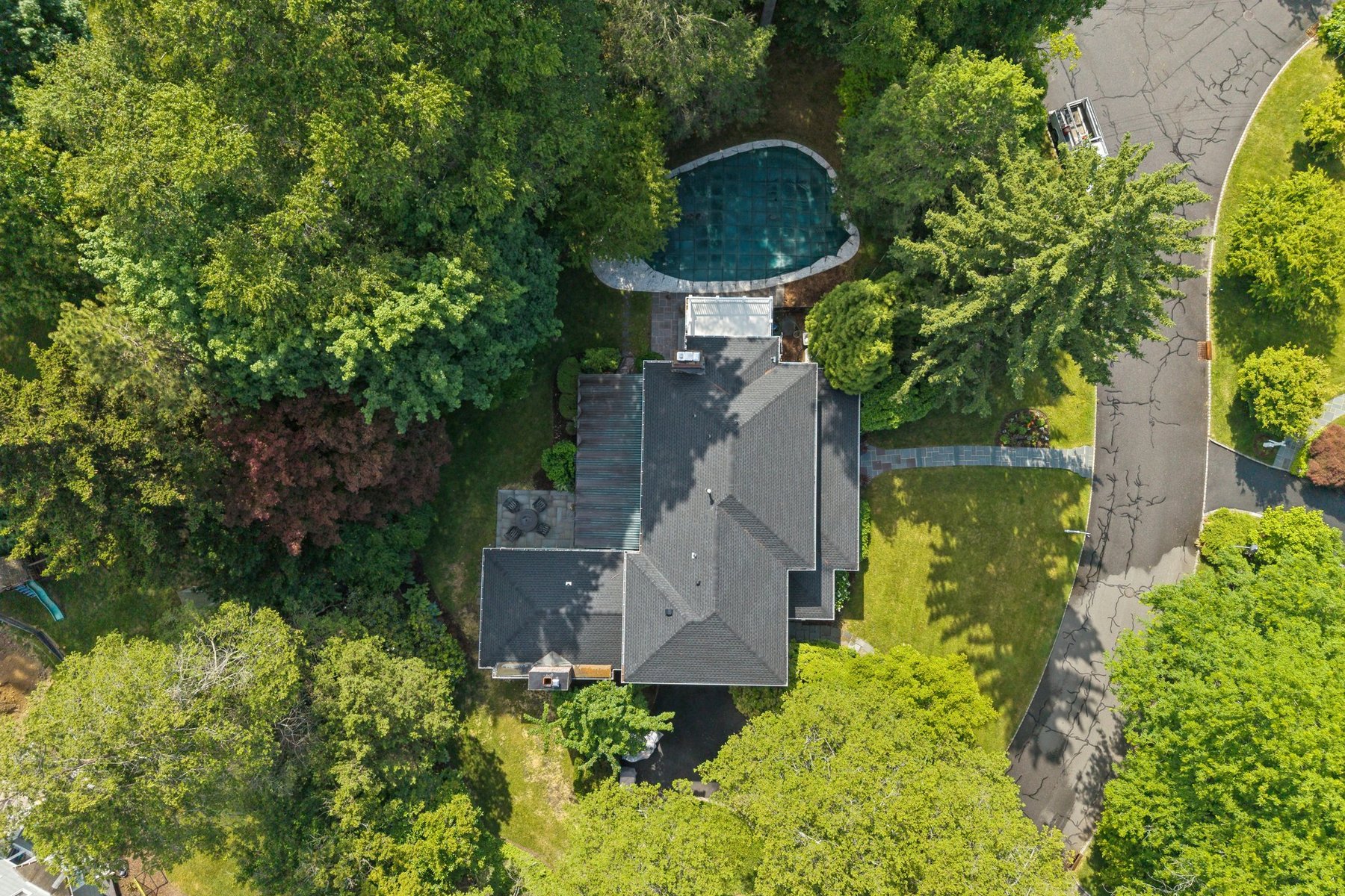  ?Cross Gates? Exceptional Colonial Set on a Beautifully Landscaped Property - 物件實景