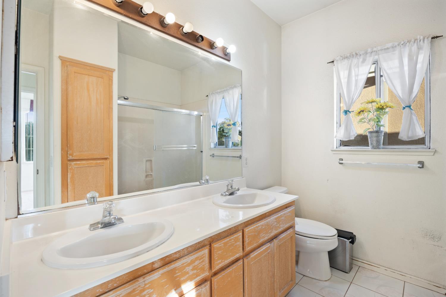 San Jose, California, 95132, United States, 5 Bedrooms Bedrooms, ,3 BathroomsBathrooms,Residential,For Sale,2048676