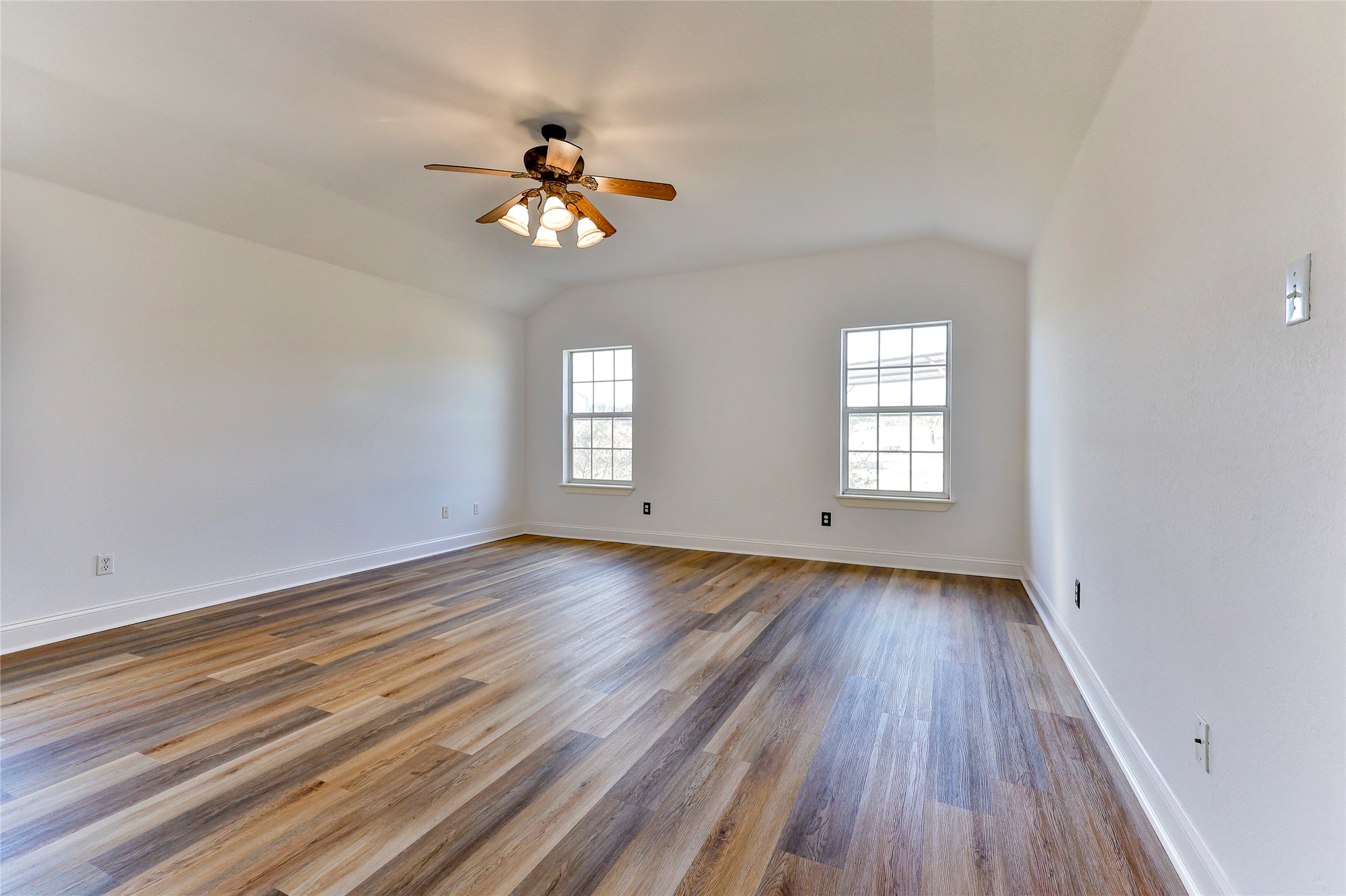 Weatherford, Texas, 76088, United States, 4 Bedrooms Bedrooms, ,3 BathroomsBathrooms,Residential,For Sale,1885521