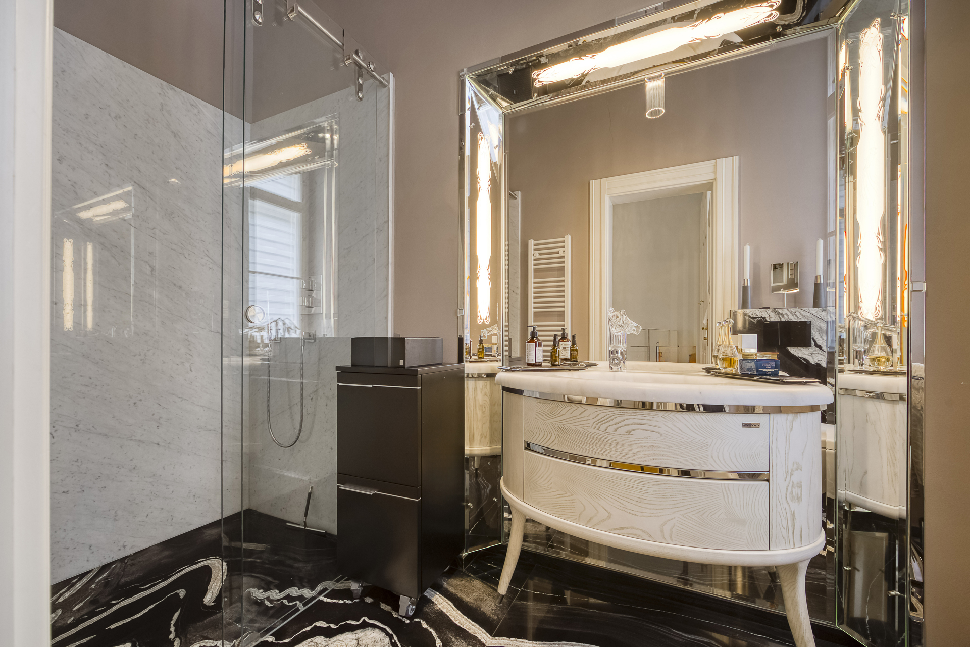  Refined 3-Bedroom Apartment on Janáckovo nábreží - 物件實景