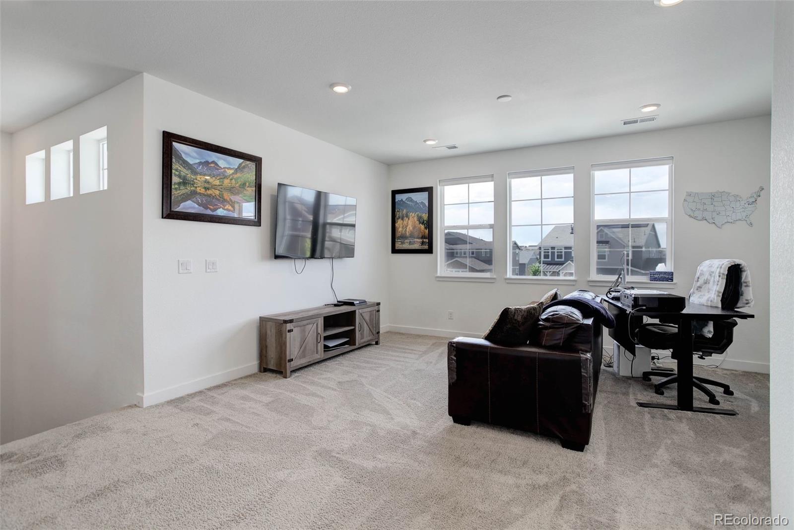 Aurora, Colorado, 80016, United States, 5 Bedrooms Bedrooms, ,2 BathroomsBathrooms,Residential,For Sale,1819057