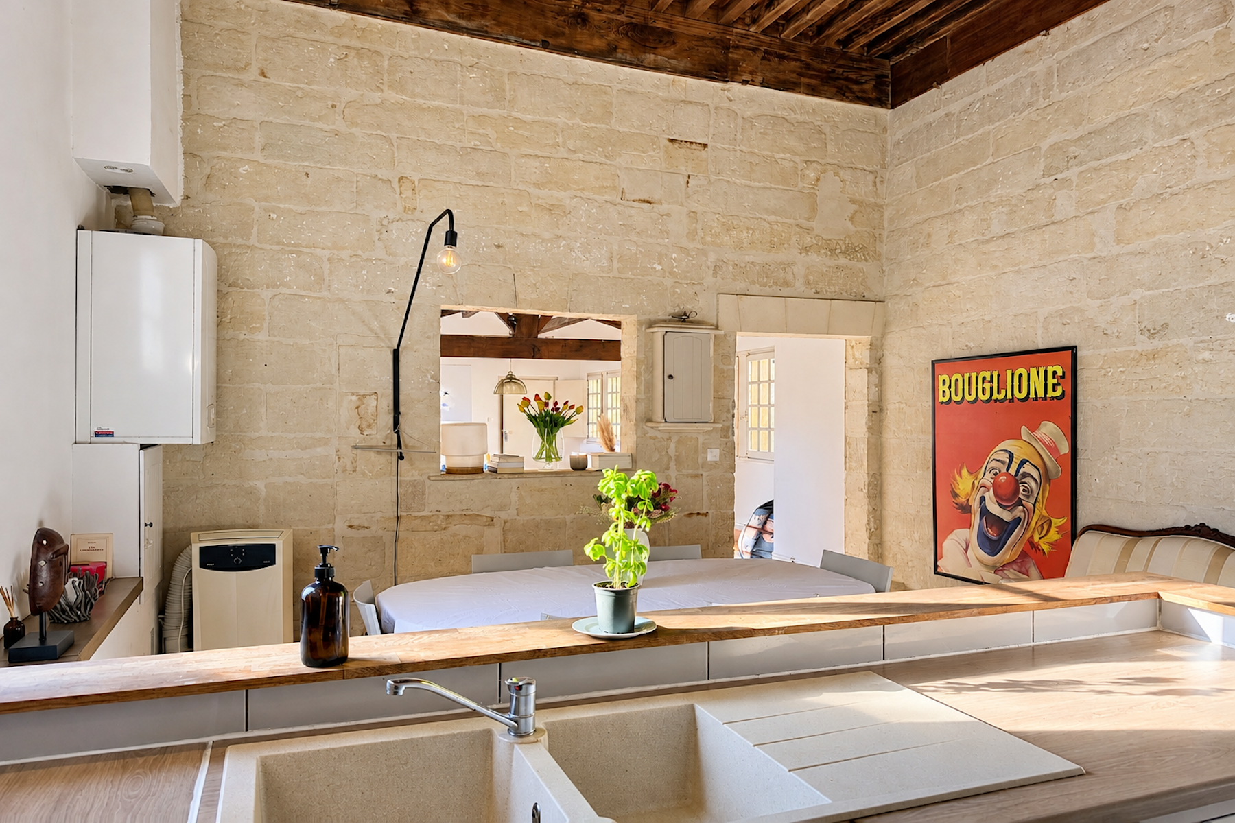  17th Century Private Mansion - 105 m² - Steps from Place aux Herbes - 物件實景