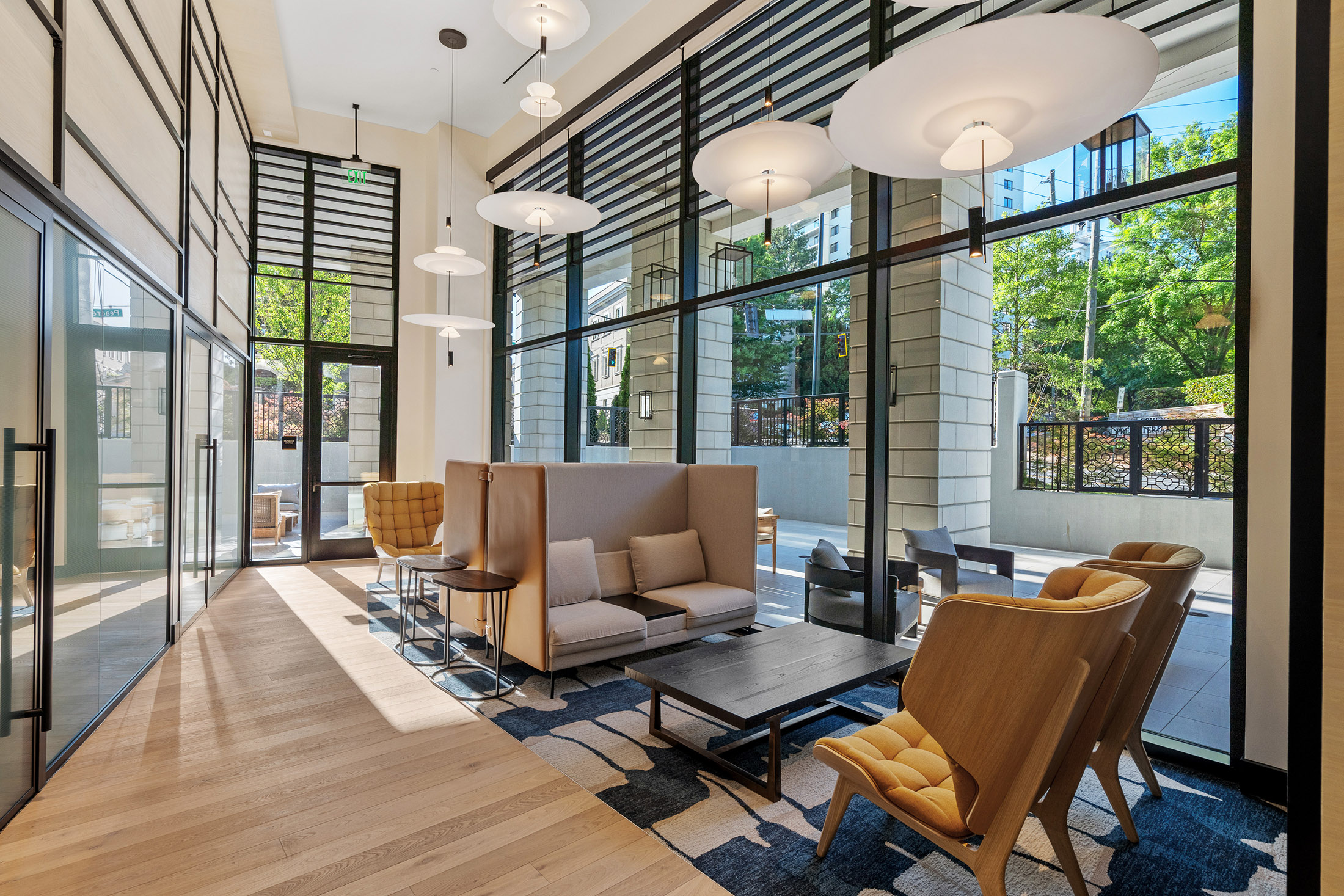  Stunning 17th Floor Corner Unit with Architectural Upgrades - 物件實景