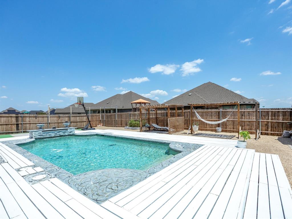 Waxahachie, Texas, 75165, United States, 4 Bedrooms Bedrooms, ,4 BathroomsBathrooms,Residential,For Sale,1978879